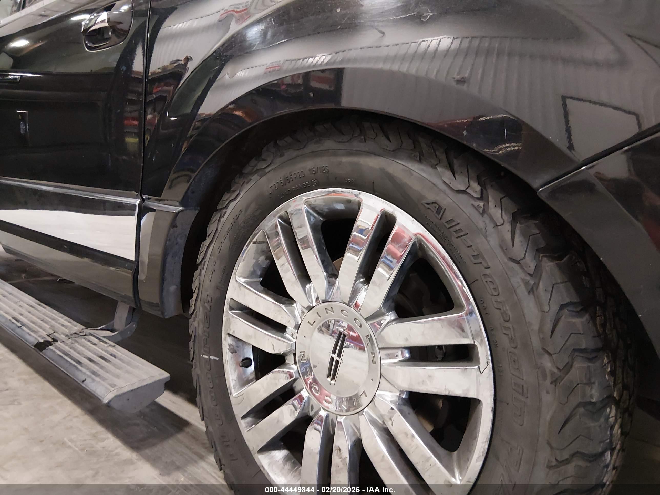 LINCOLN NAVIGATOR image 6