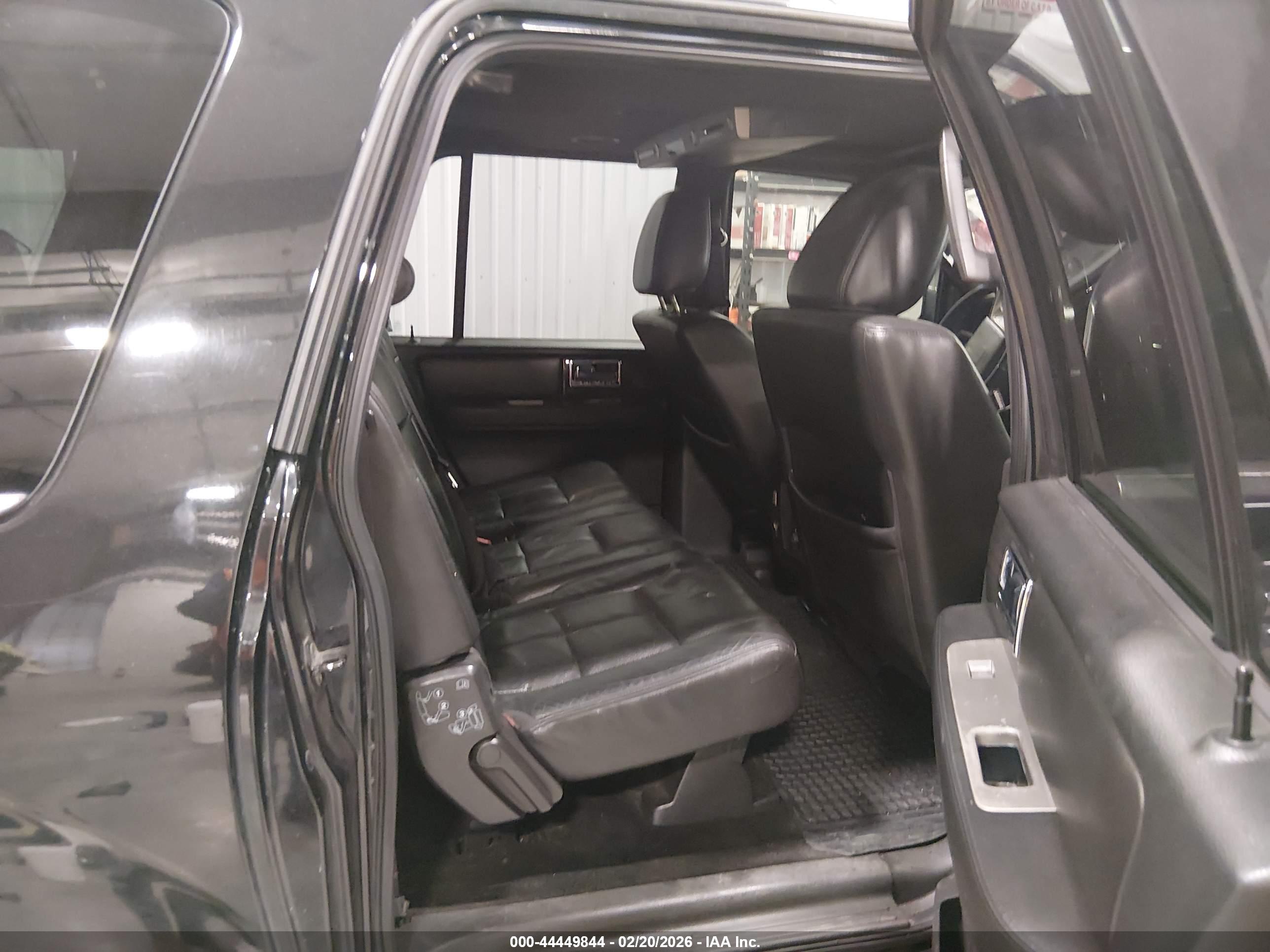 LINCOLN NAVIGATOR image 8