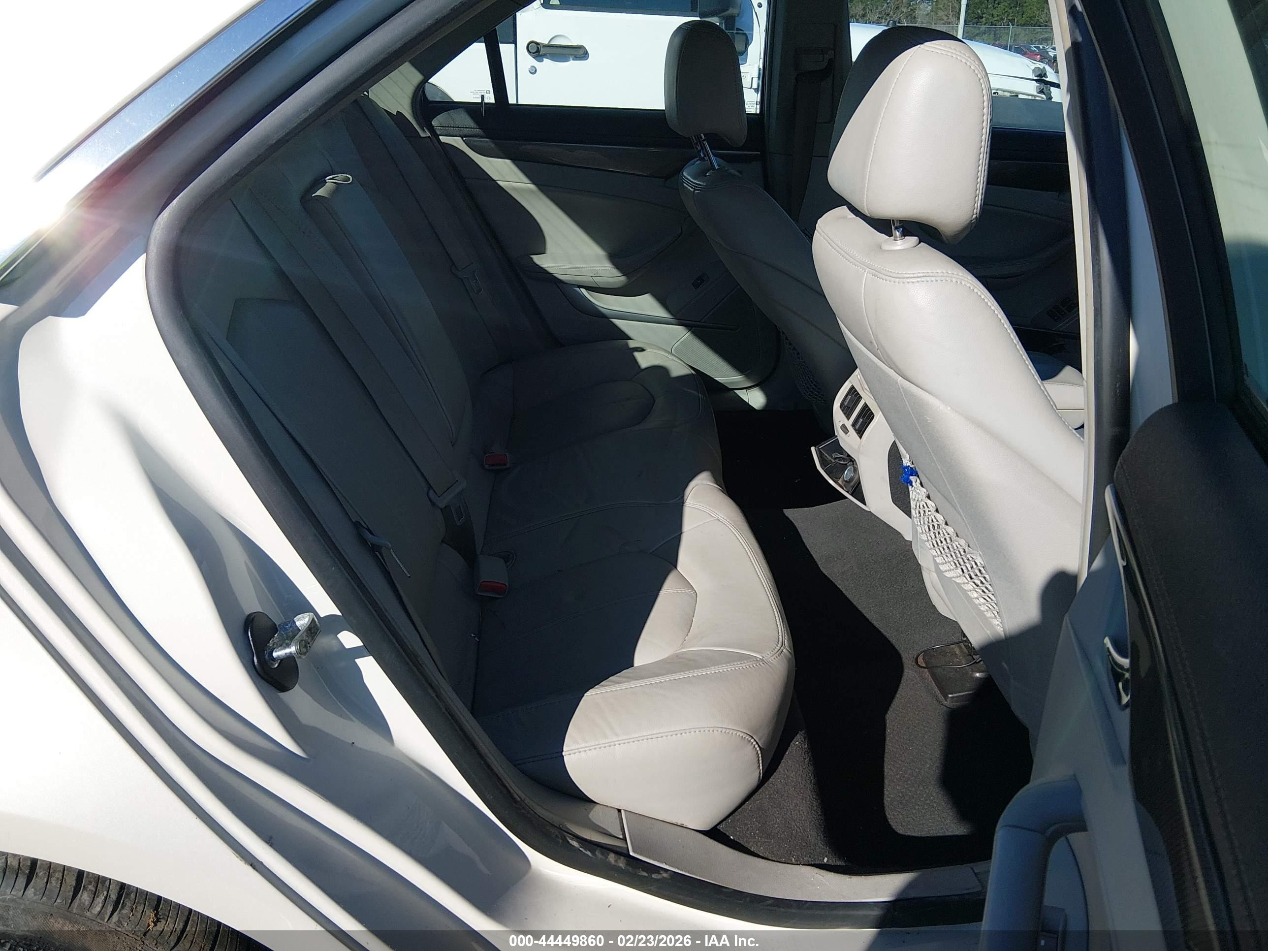 CADILLAC CTS image 8
