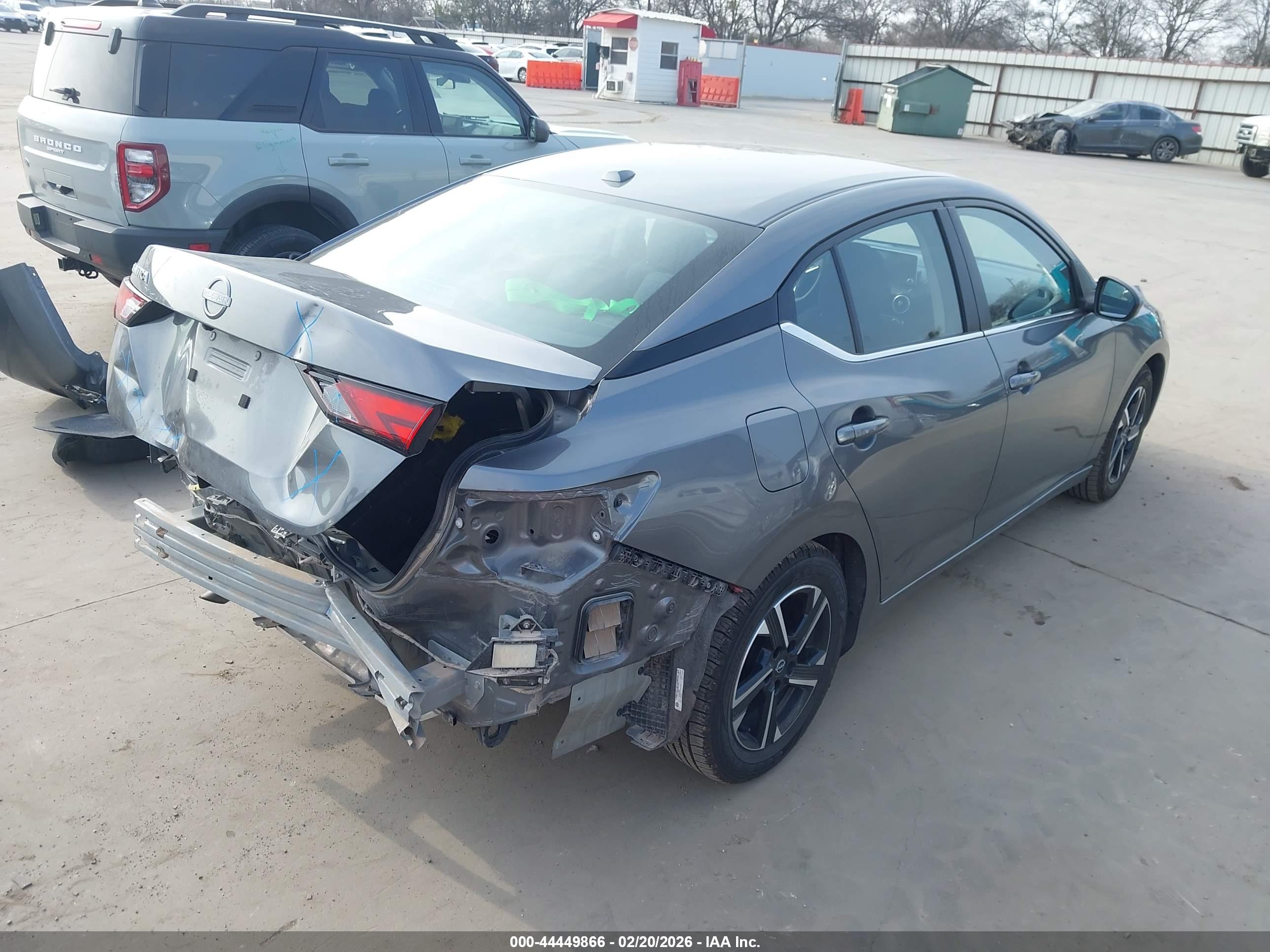 NISSAN SENTRA image 4