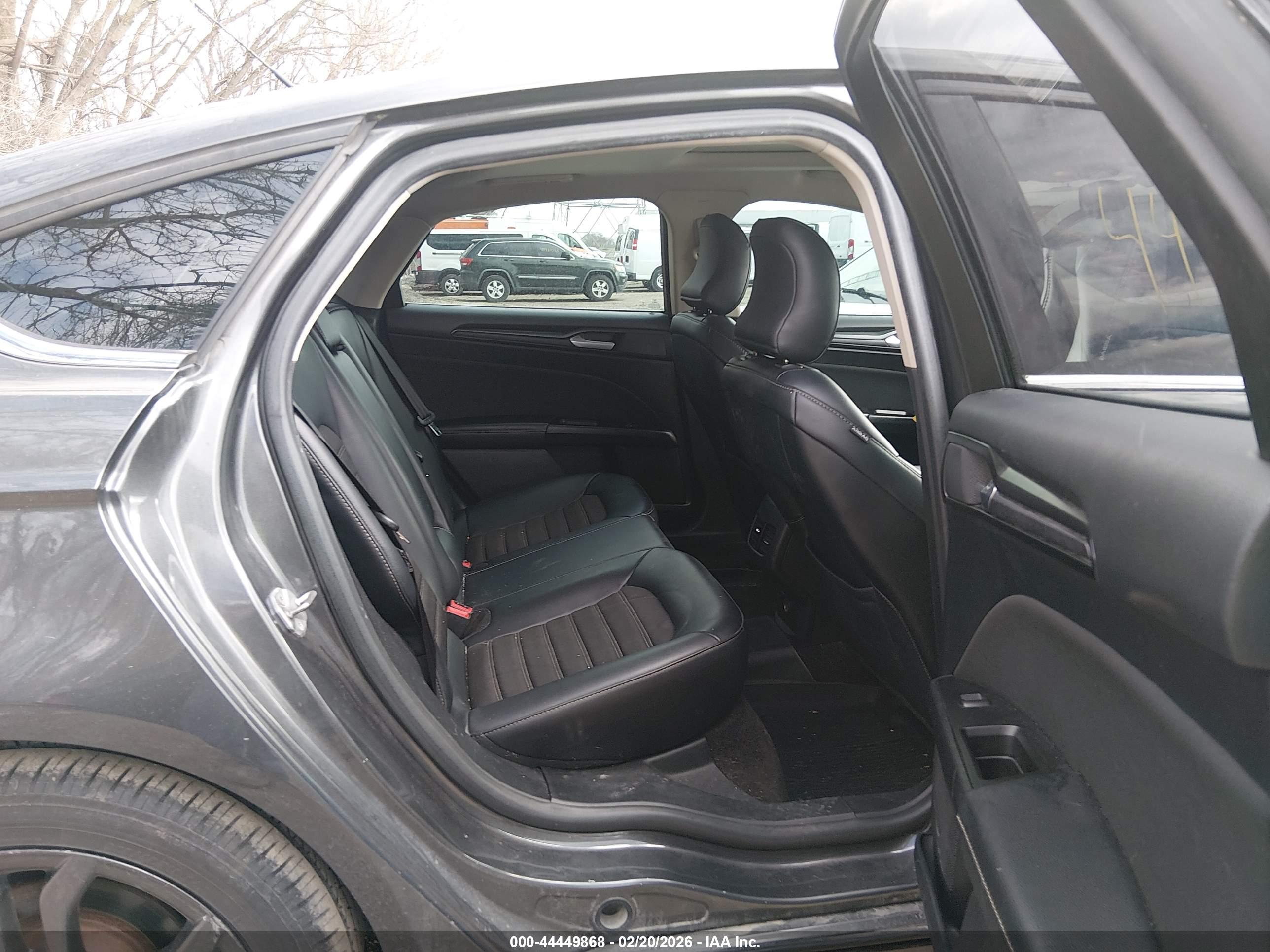 FORD FUSION image 8