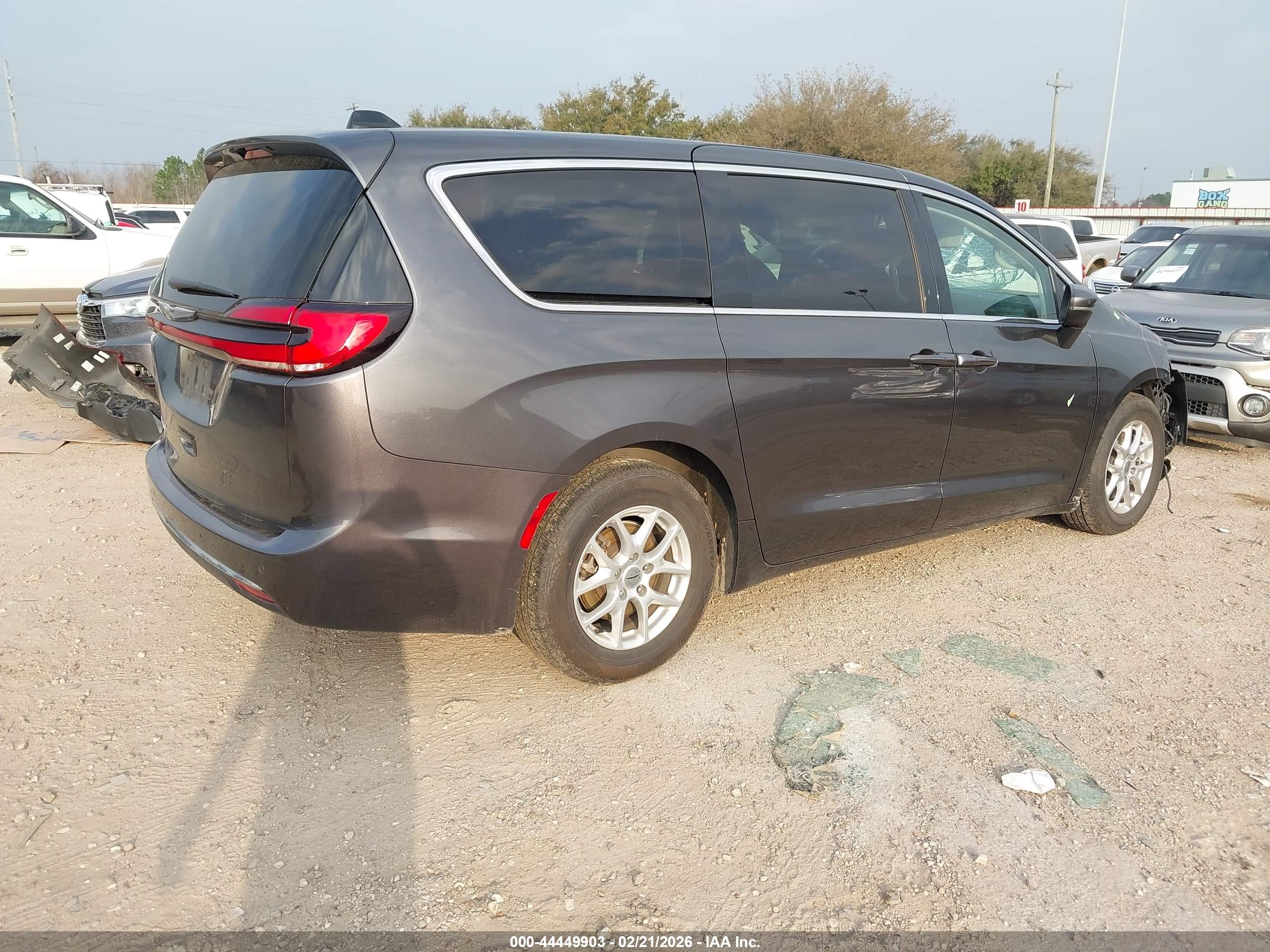CHRYSLER PACIFICA image 4