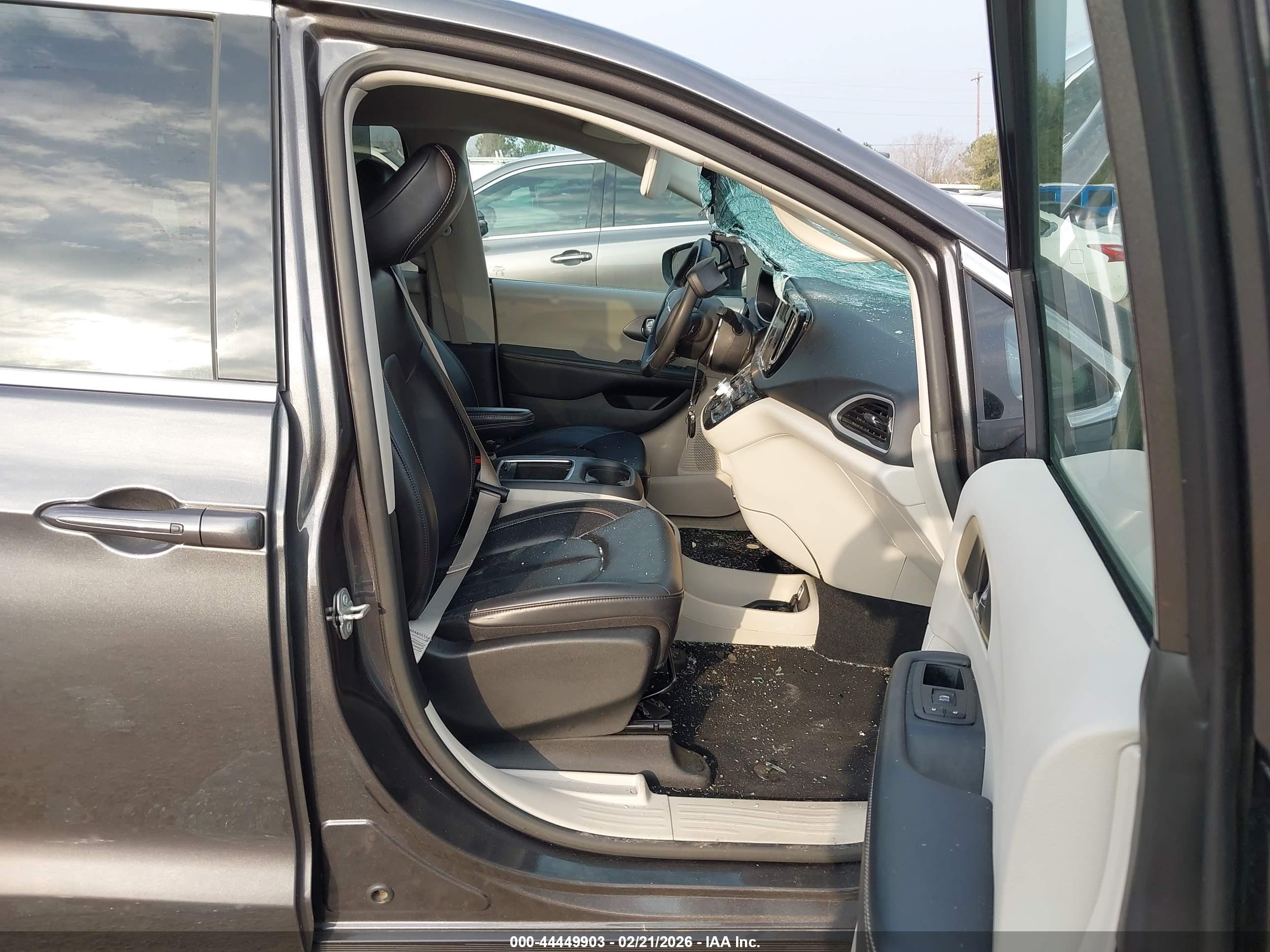 CHRYSLER PACIFICA image 5