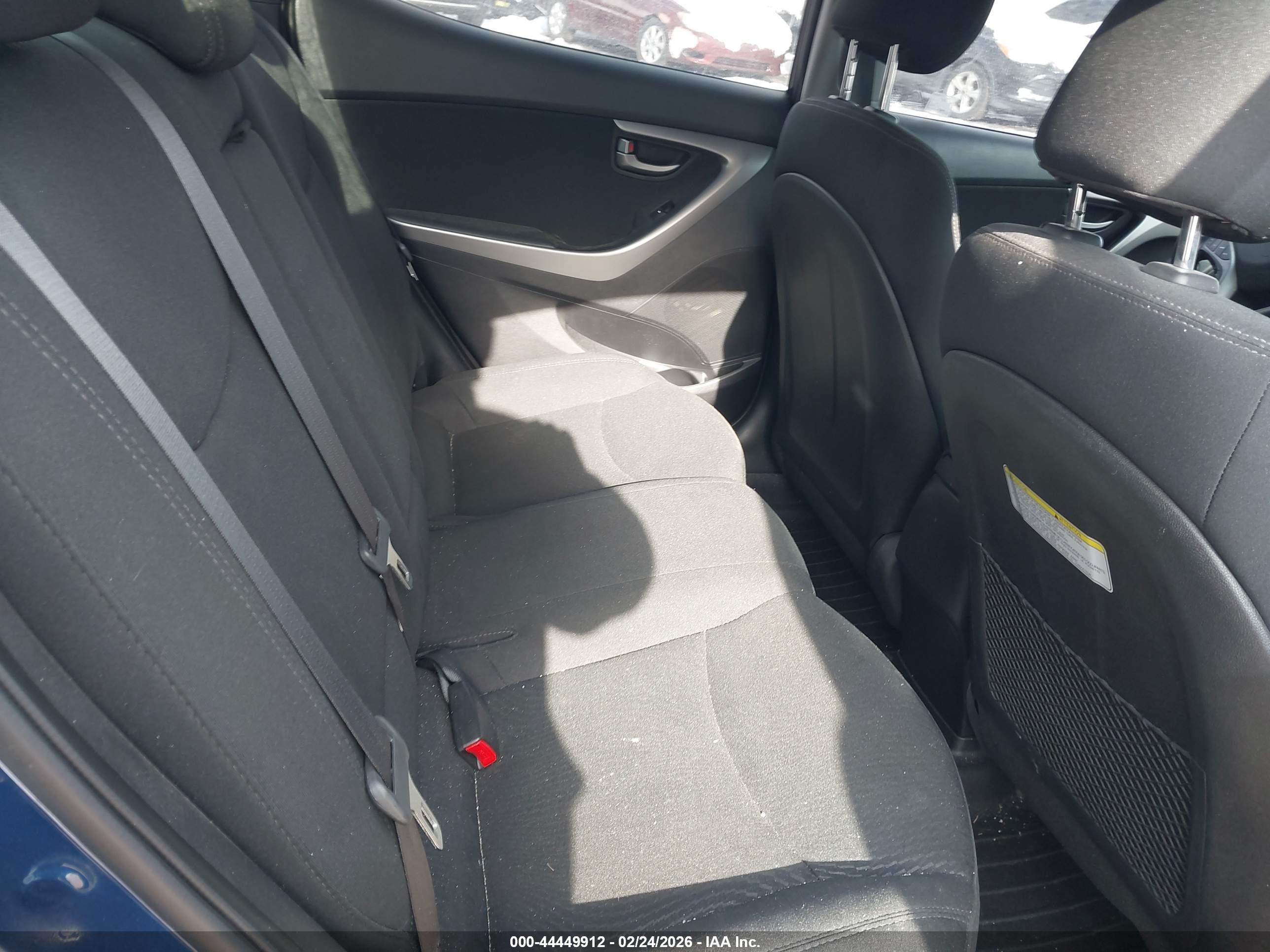 HYUNDAI ELANTRA image 8