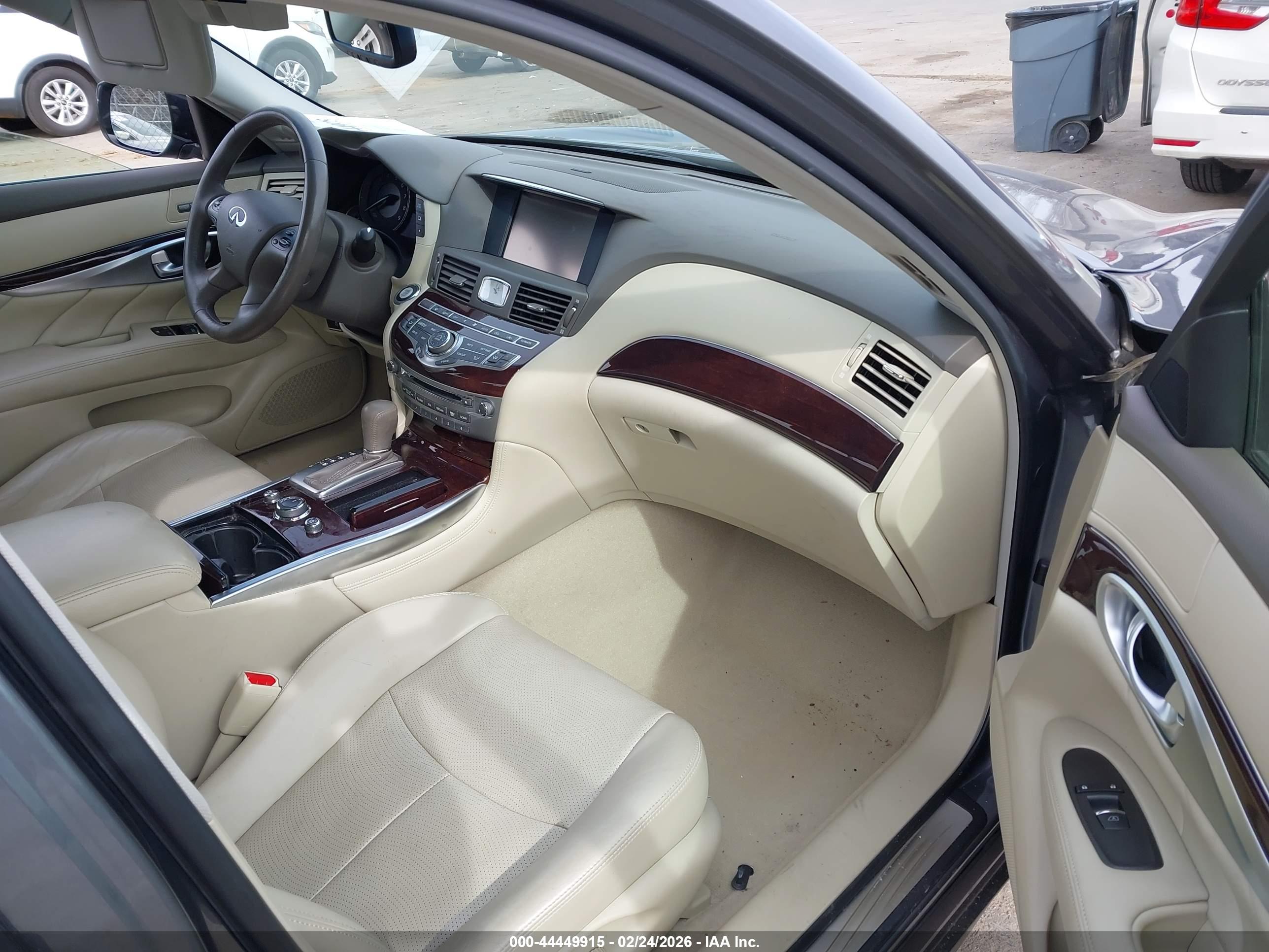 INFINITI Q70 image 5
