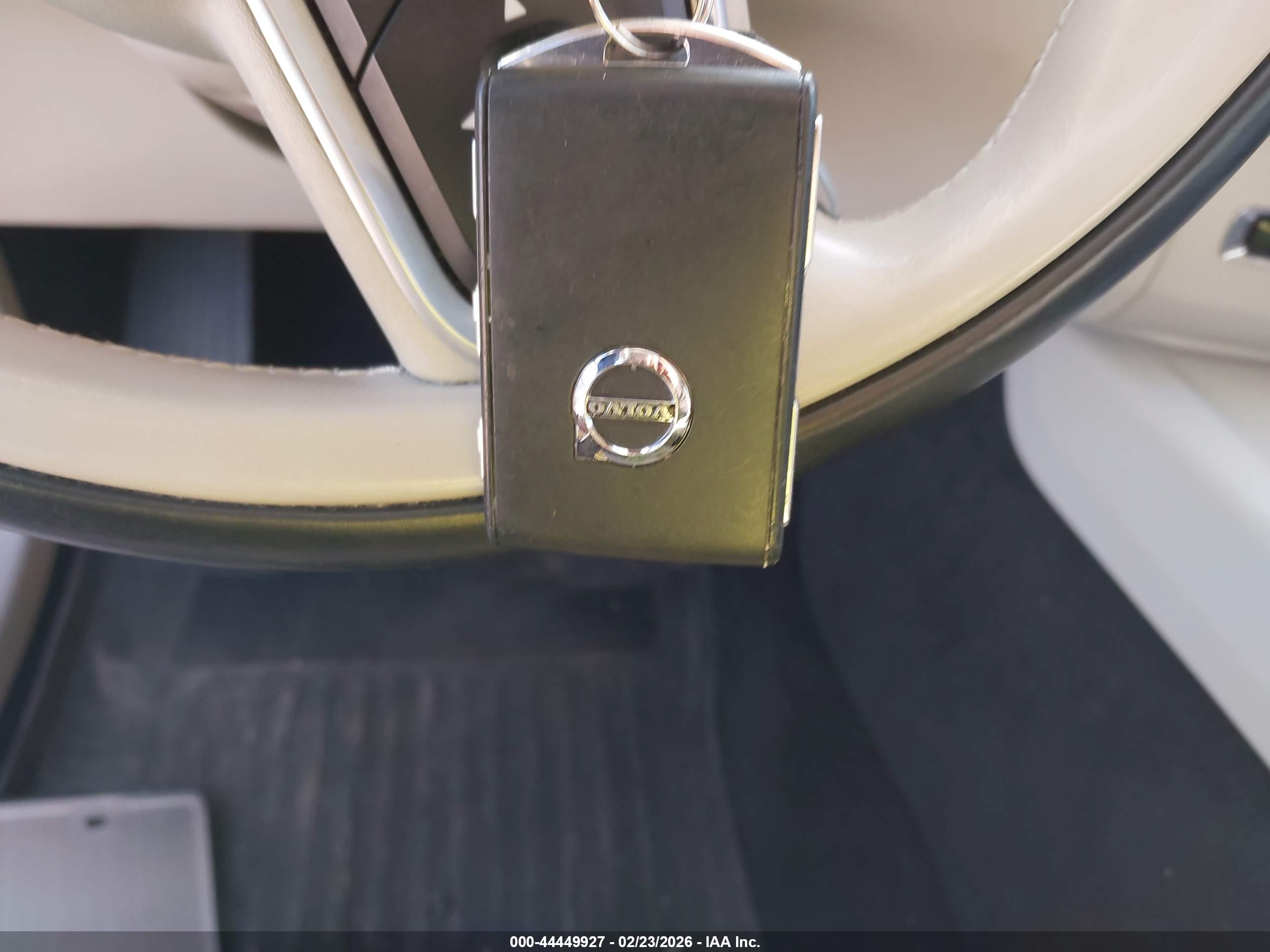 VOLVO XC60 image 11