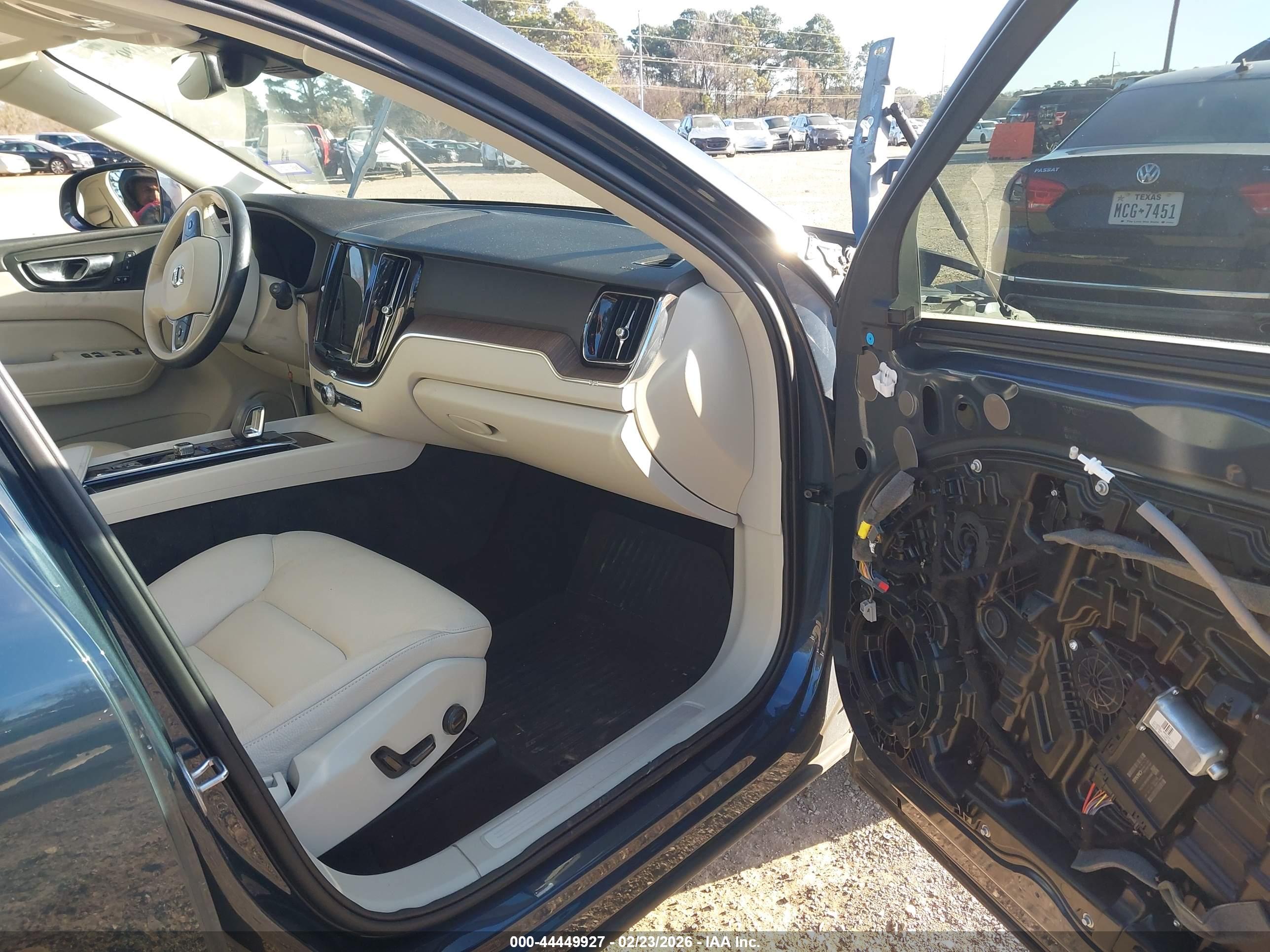 VOLVO XC60 image 5
