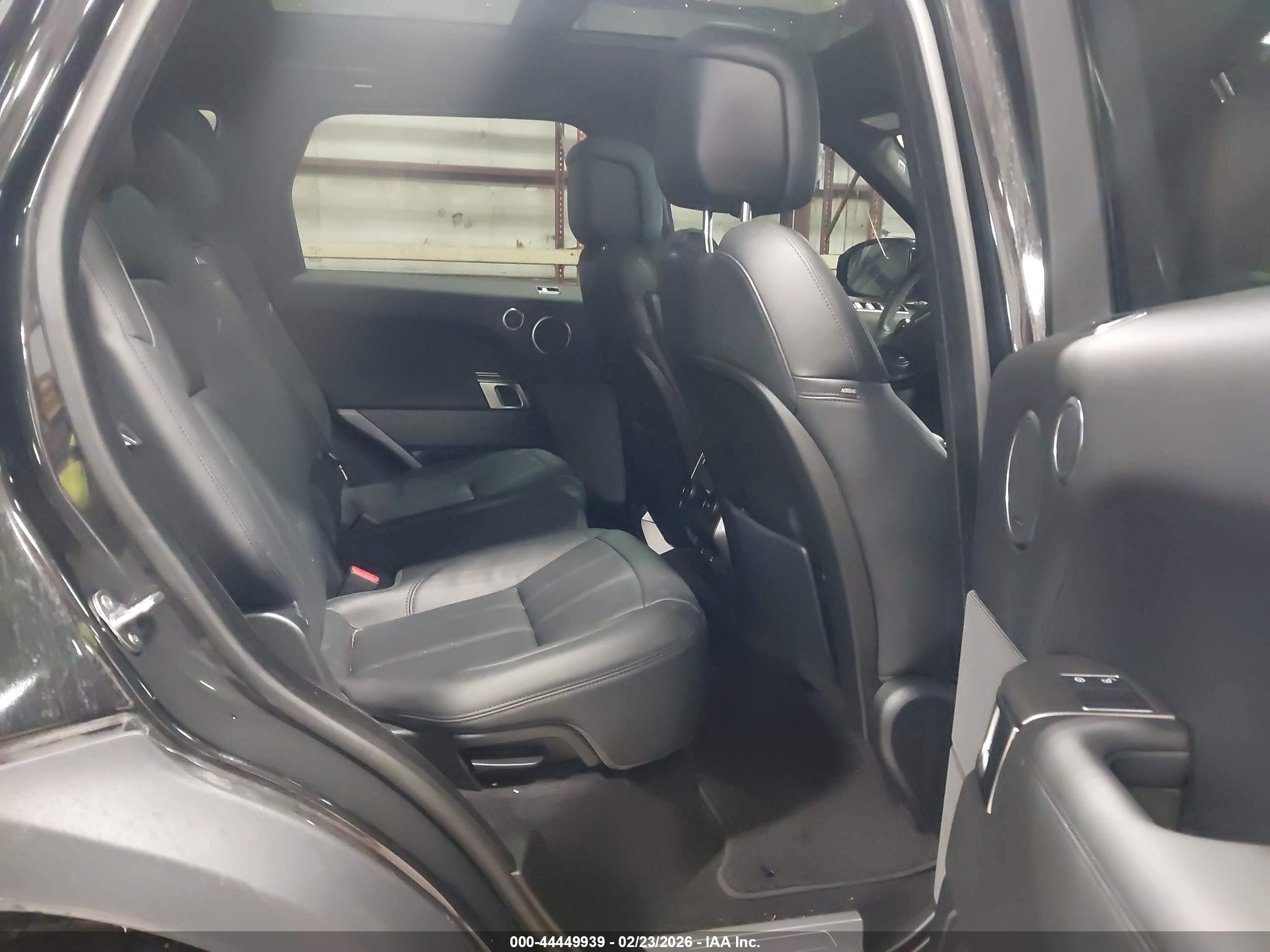 LAND ROVER image 8