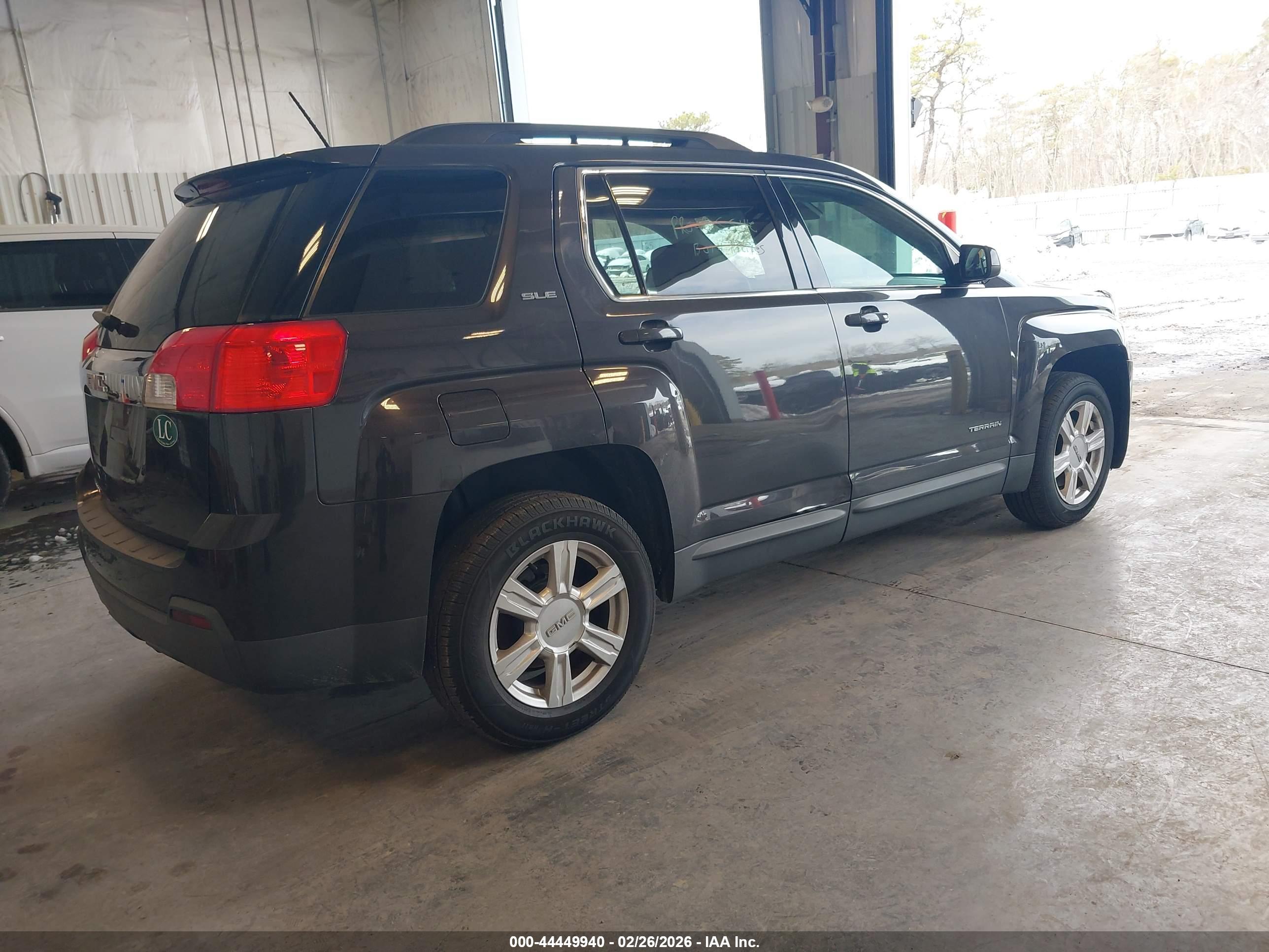 GMC TERRAIN image 4