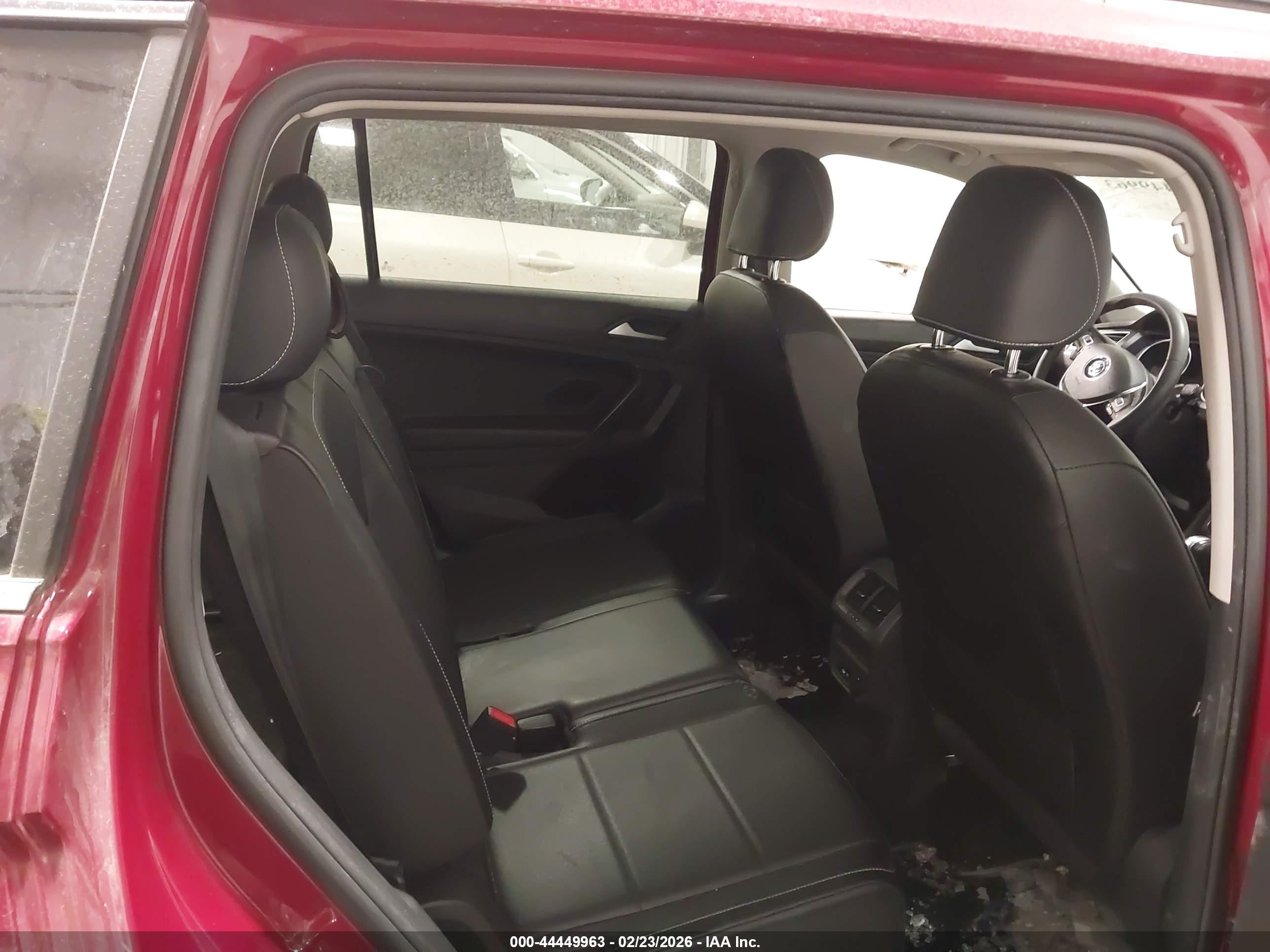 VOLKSWAGEN TIGUAN image 8