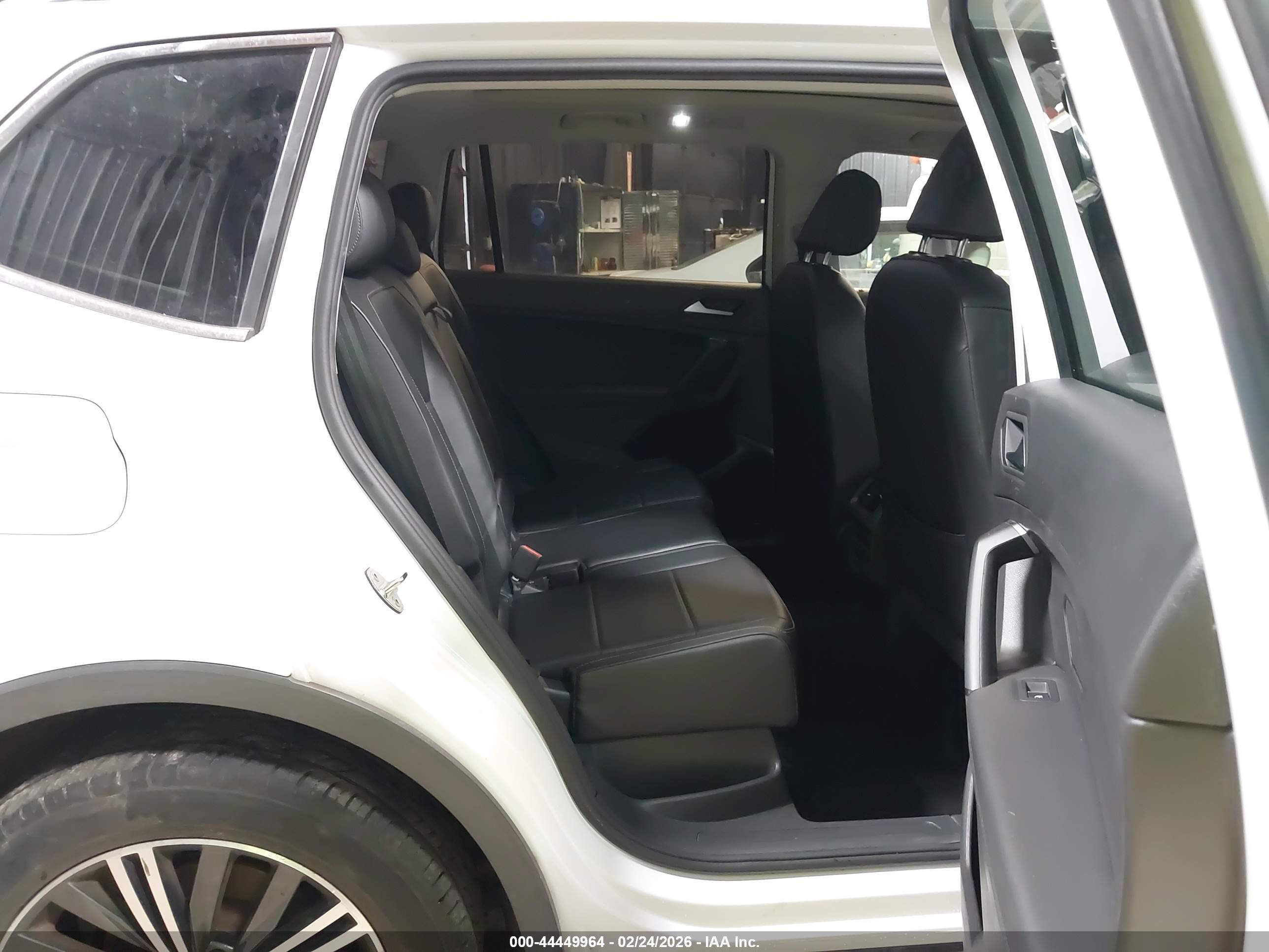 VOLKSWAGEN TIGUAN image 8