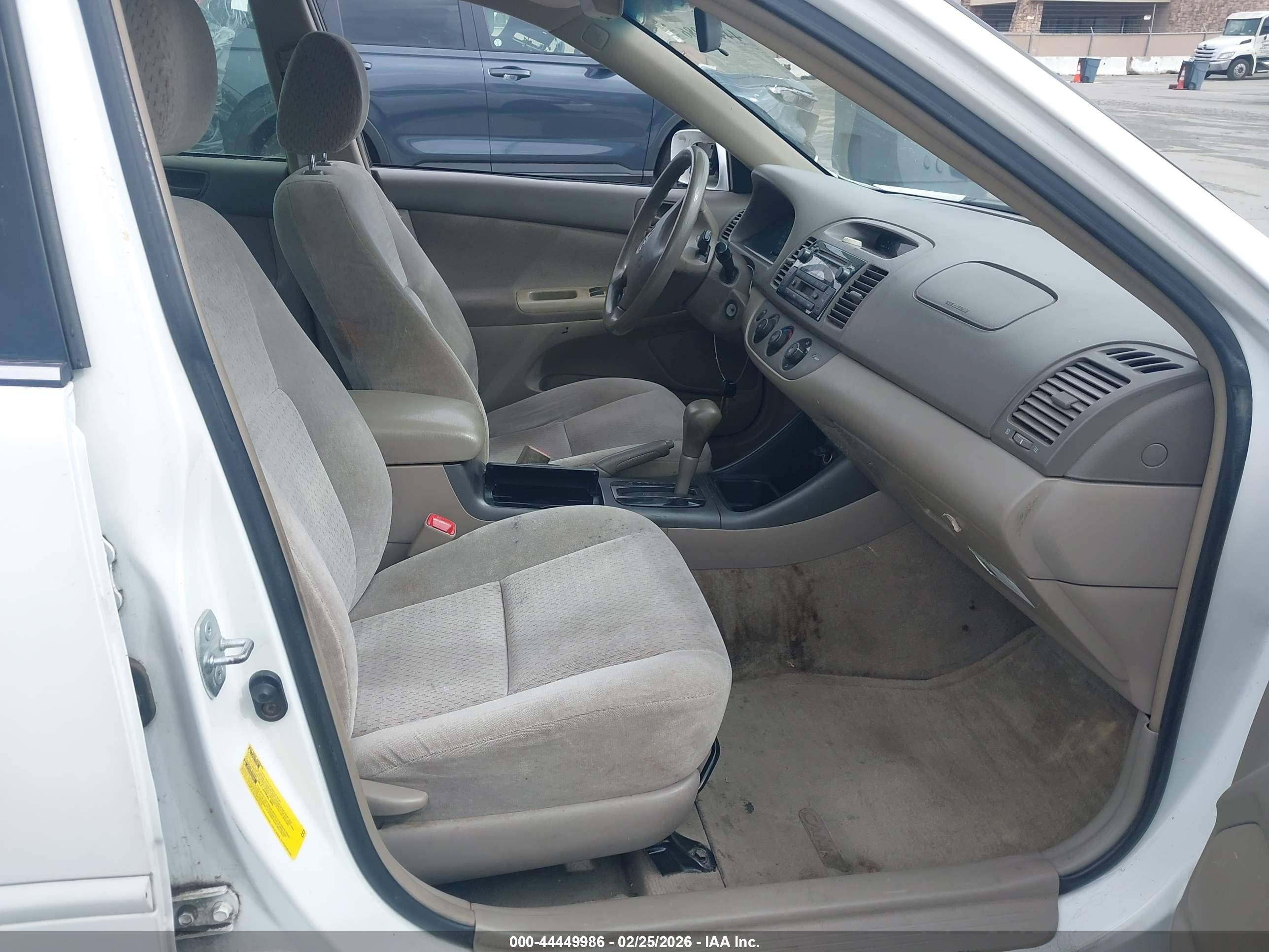 TOYOTA CAMRY image 5