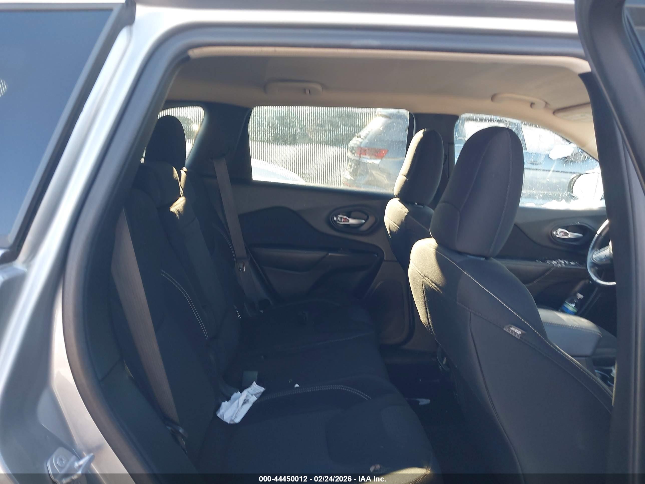JEEP CHEROKEE image 8