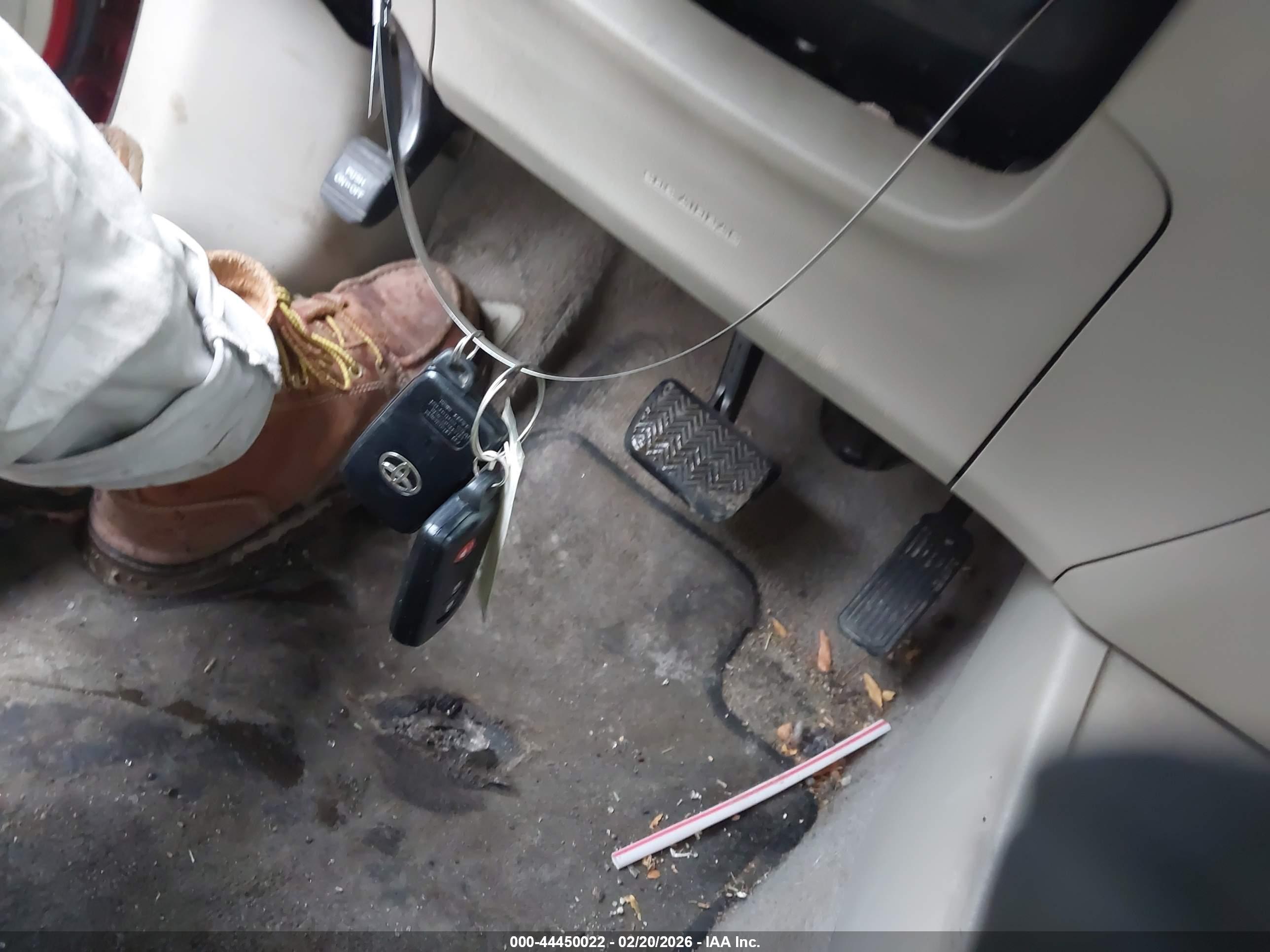 TOYOTA PRIUS image 11