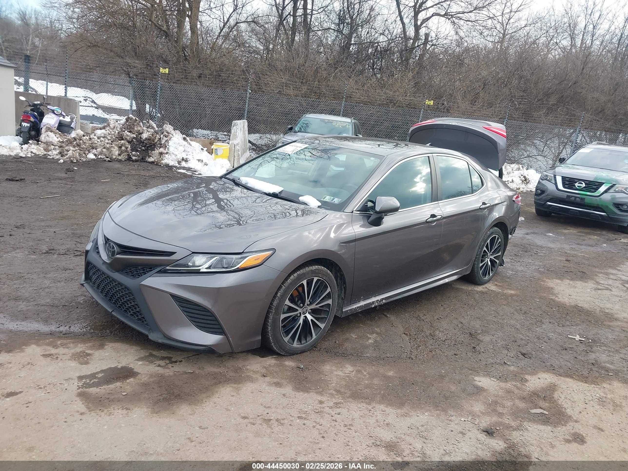 TOYOTA CAMRY image 2