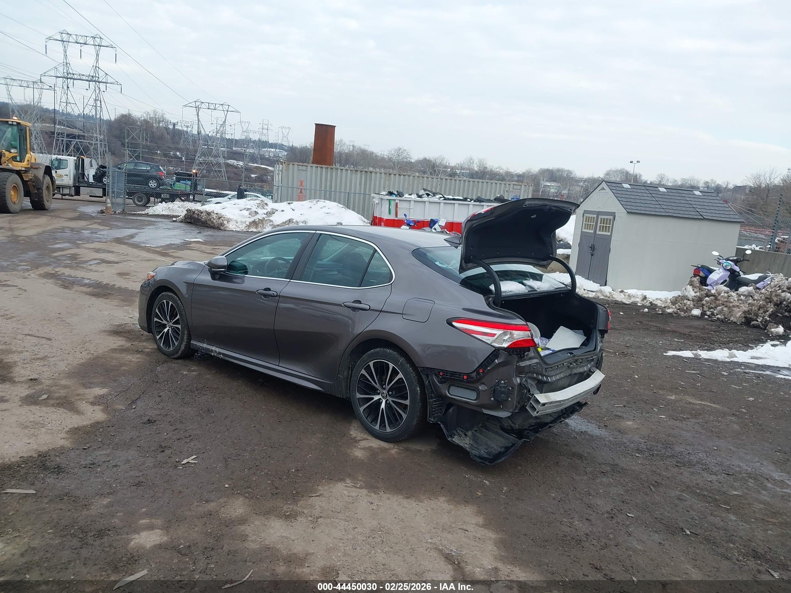 TOYOTA CAMRY image 3