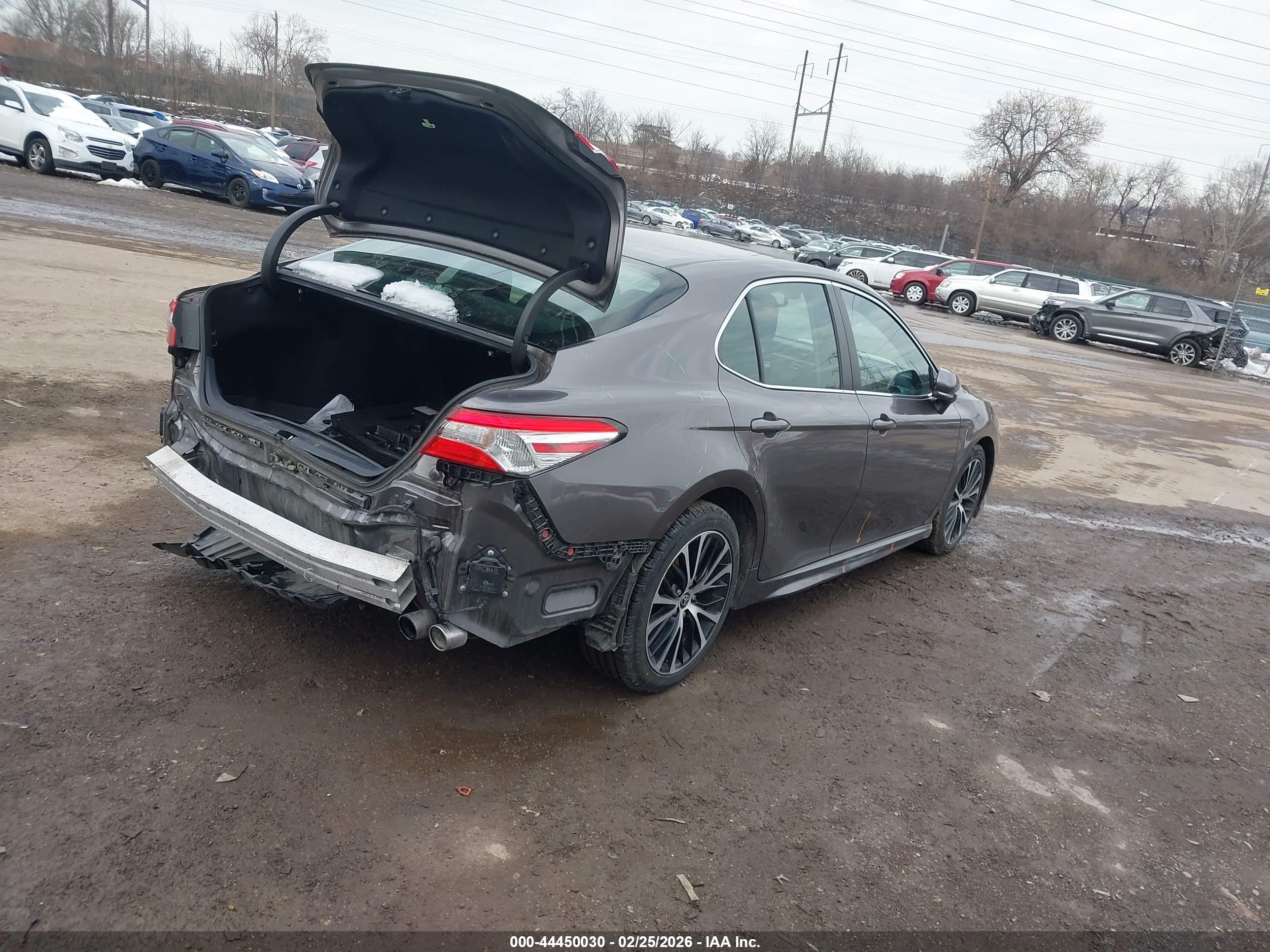 TOYOTA CAMRY image 4