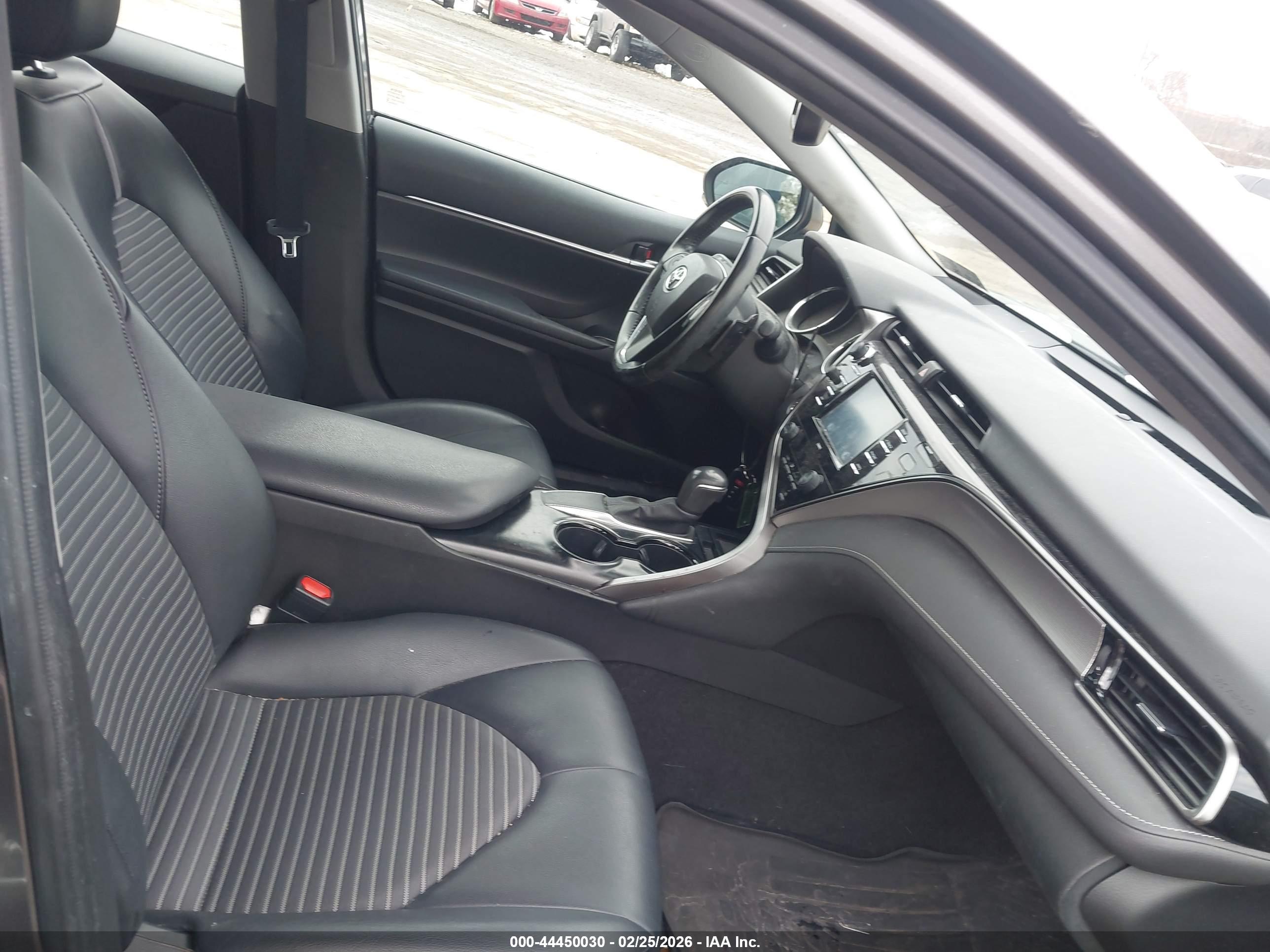 TOYOTA CAMRY image 5
