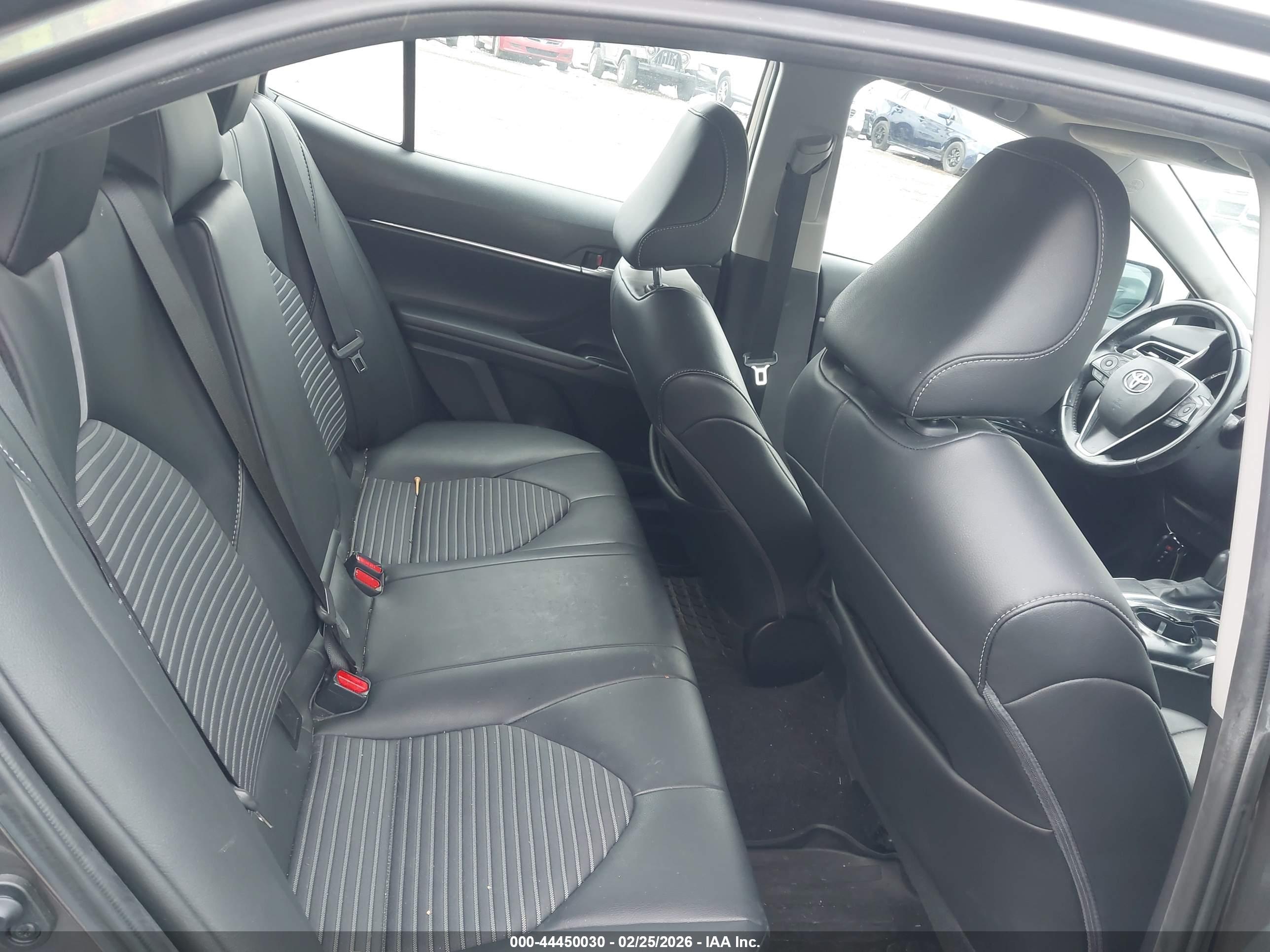 TOYOTA CAMRY image 8