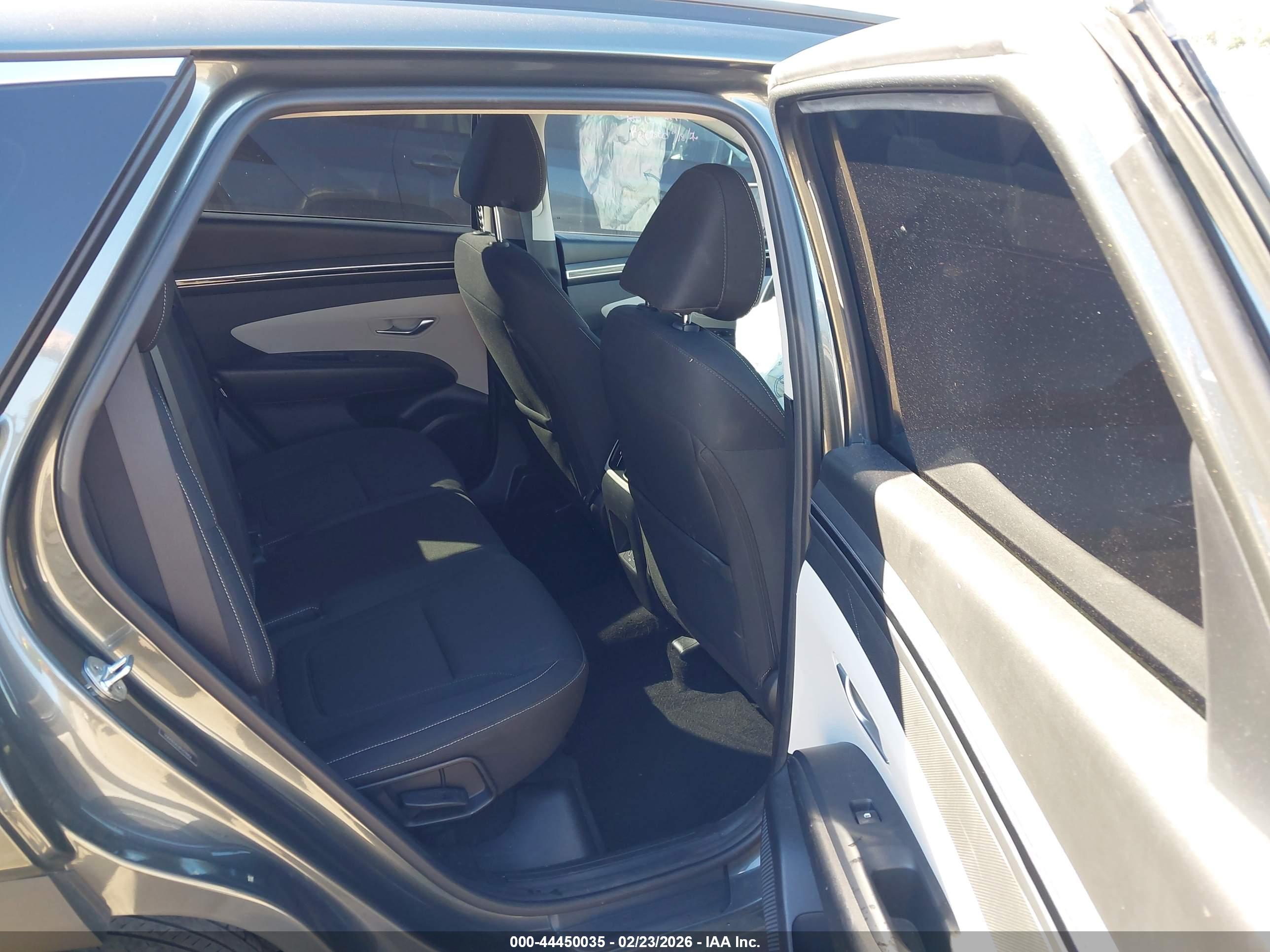 HYUNDAI TUCSON image 8