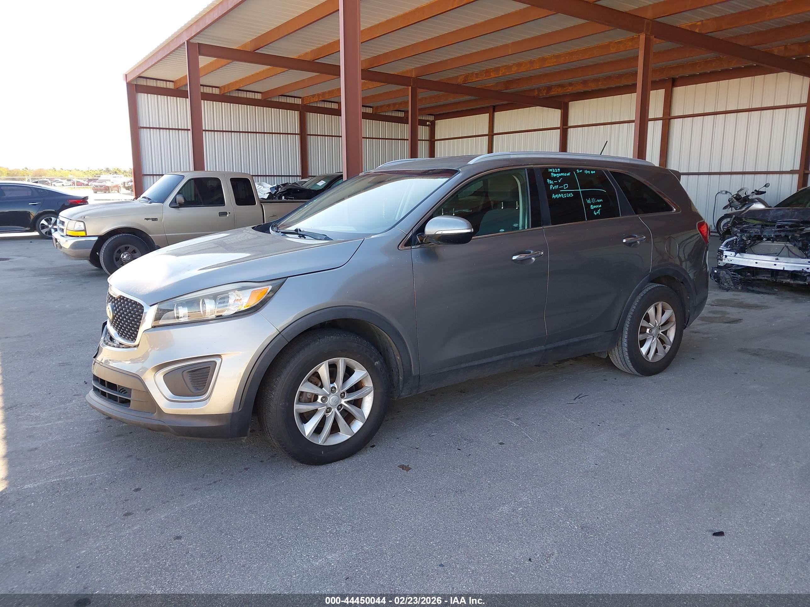 KIA SORENTO image 2