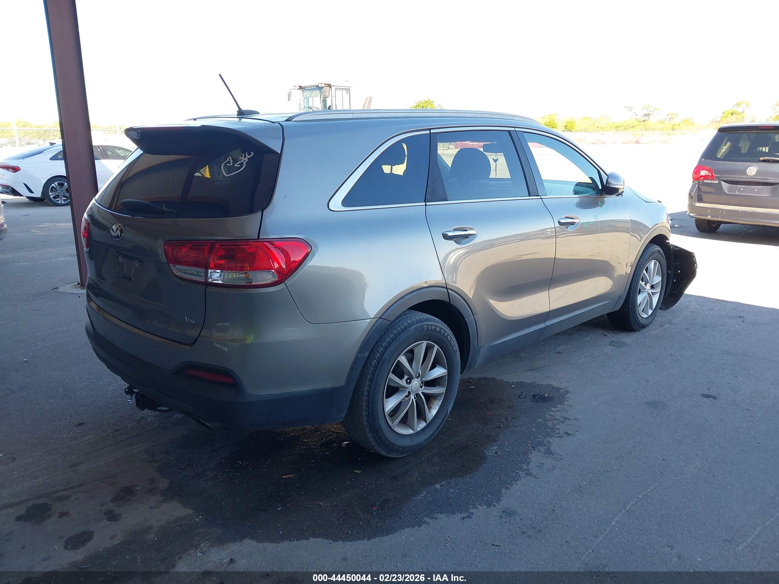 KIA SORENTO image 4
