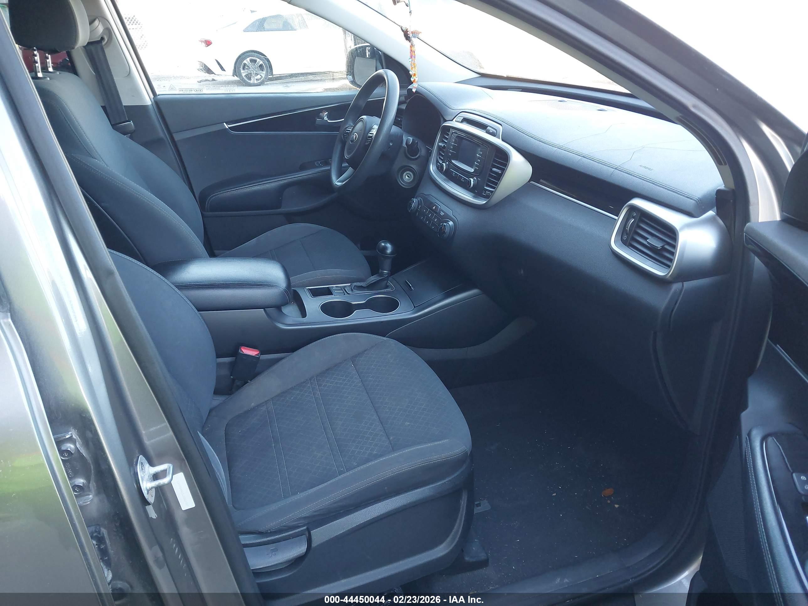 KIA SORENTO image 5