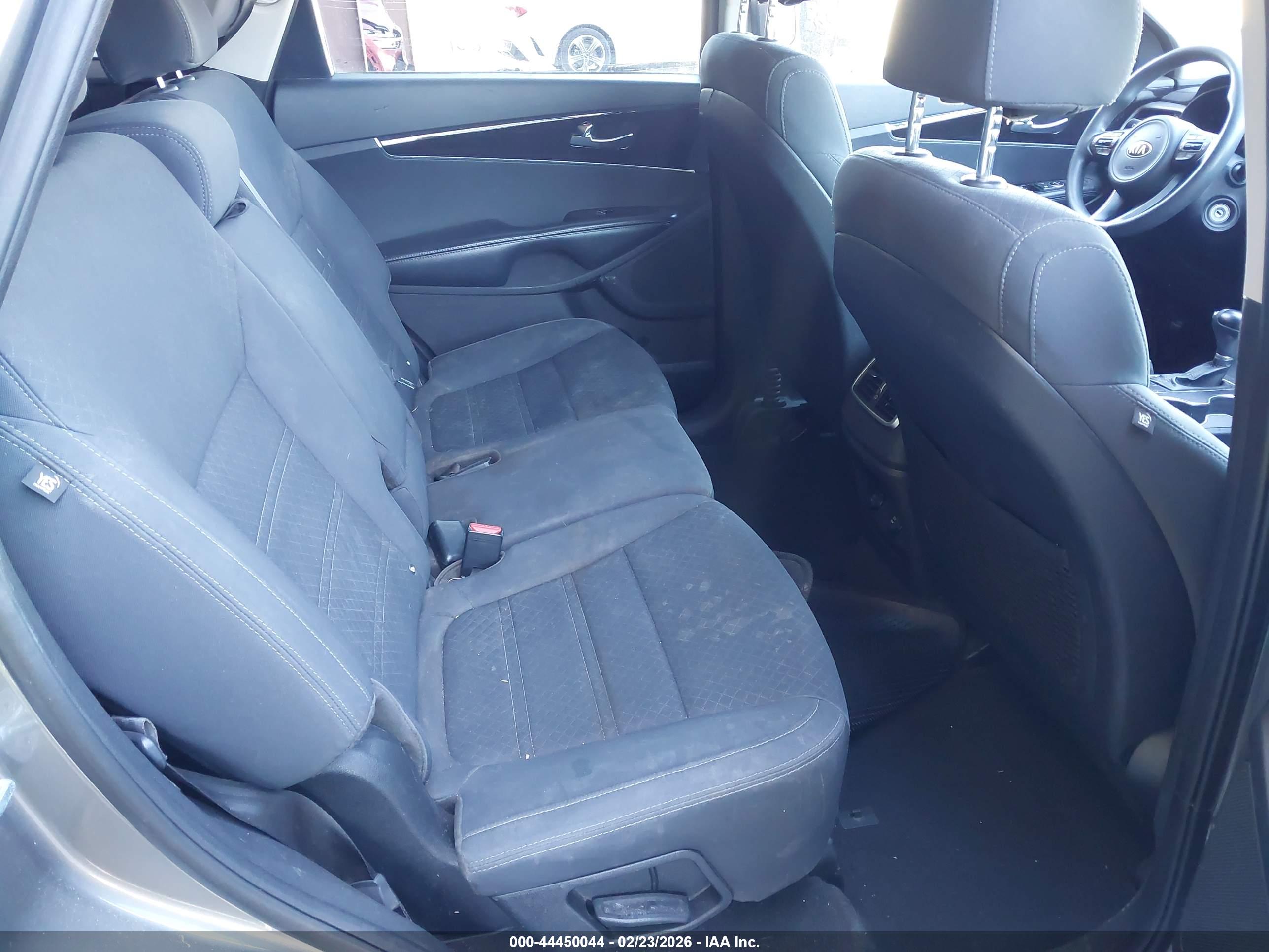 KIA SORENTO image 8