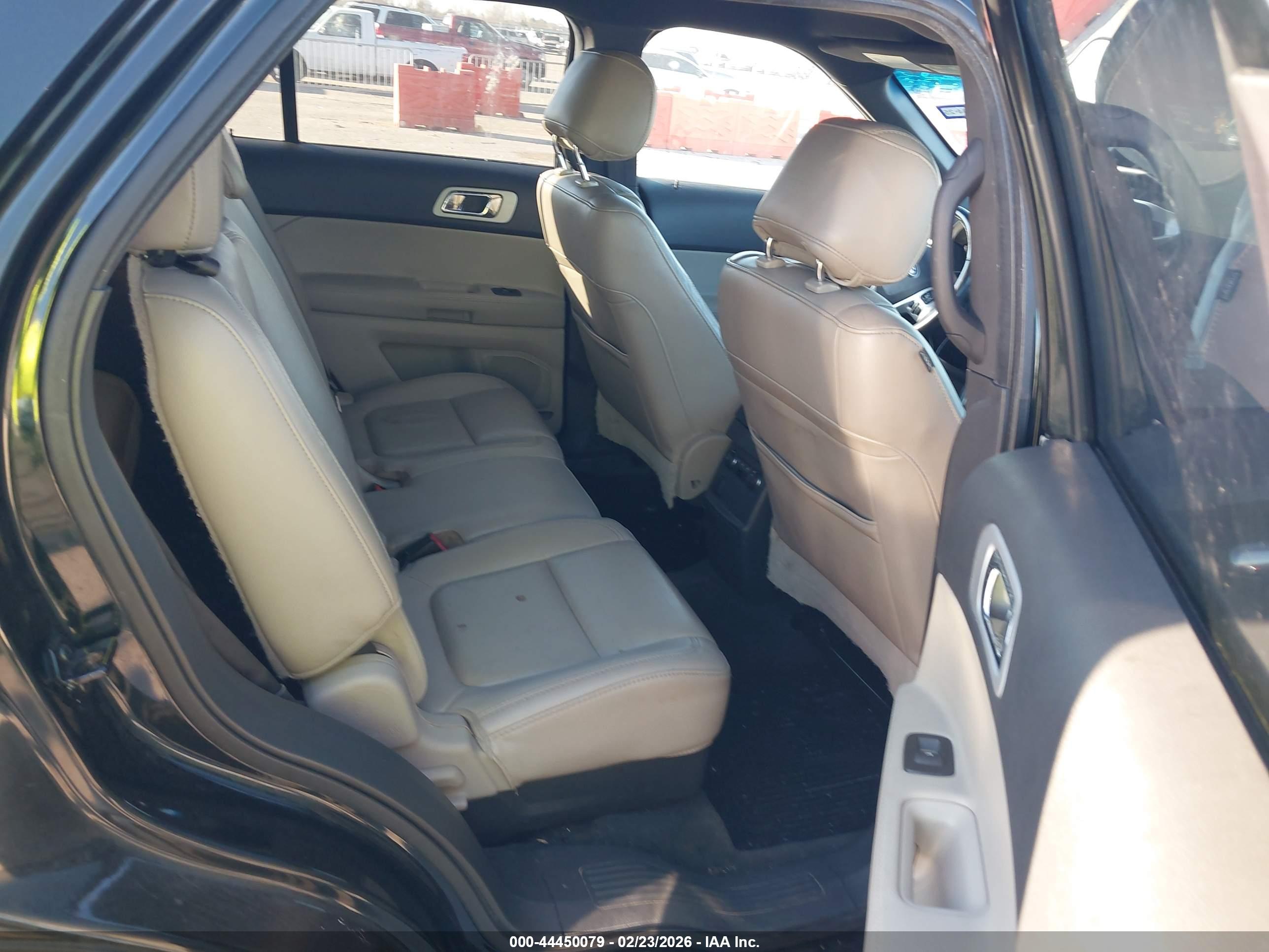 FORD EXPLORER image 8