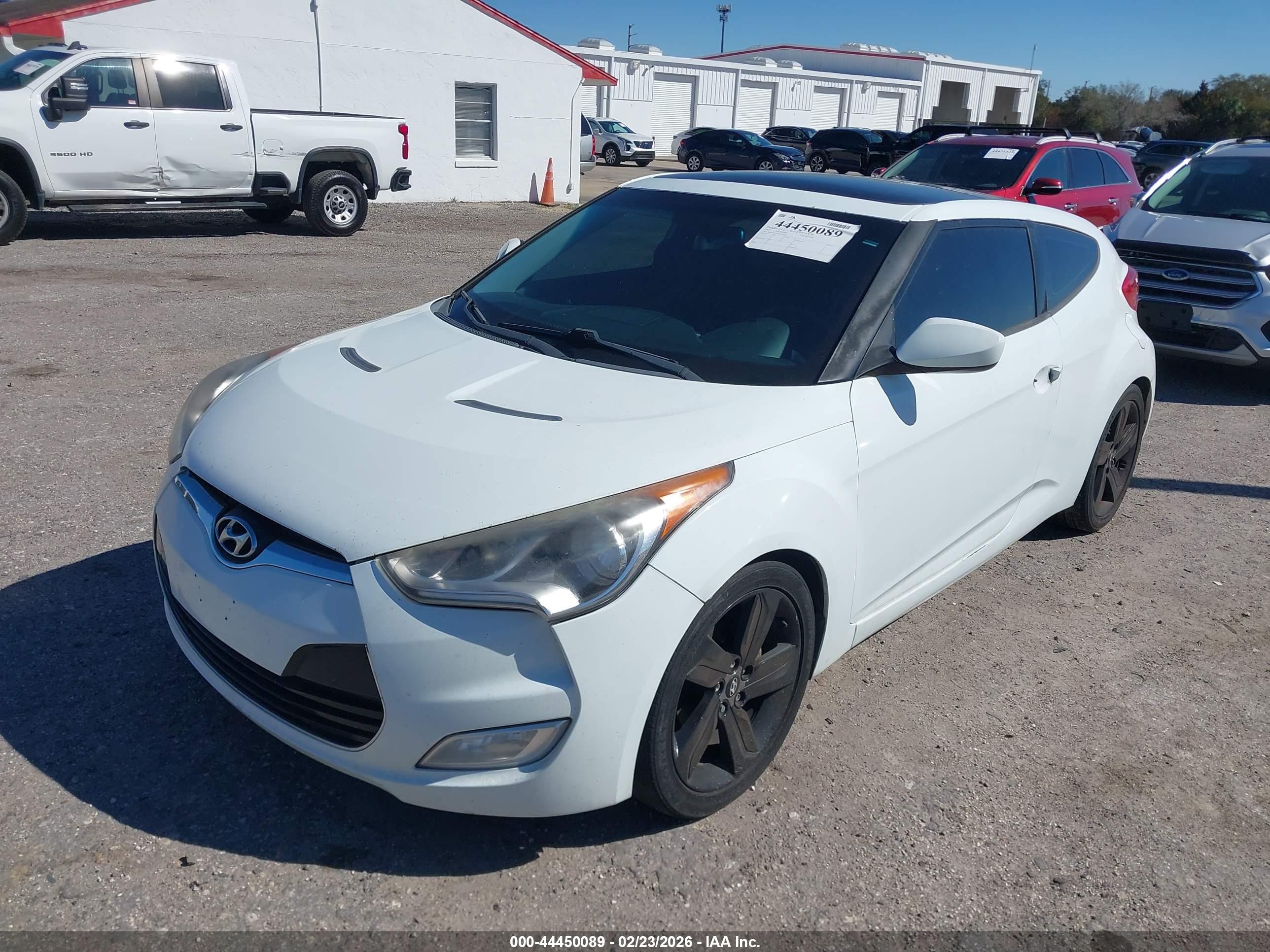 HYUNDAI VELOSTER image 6