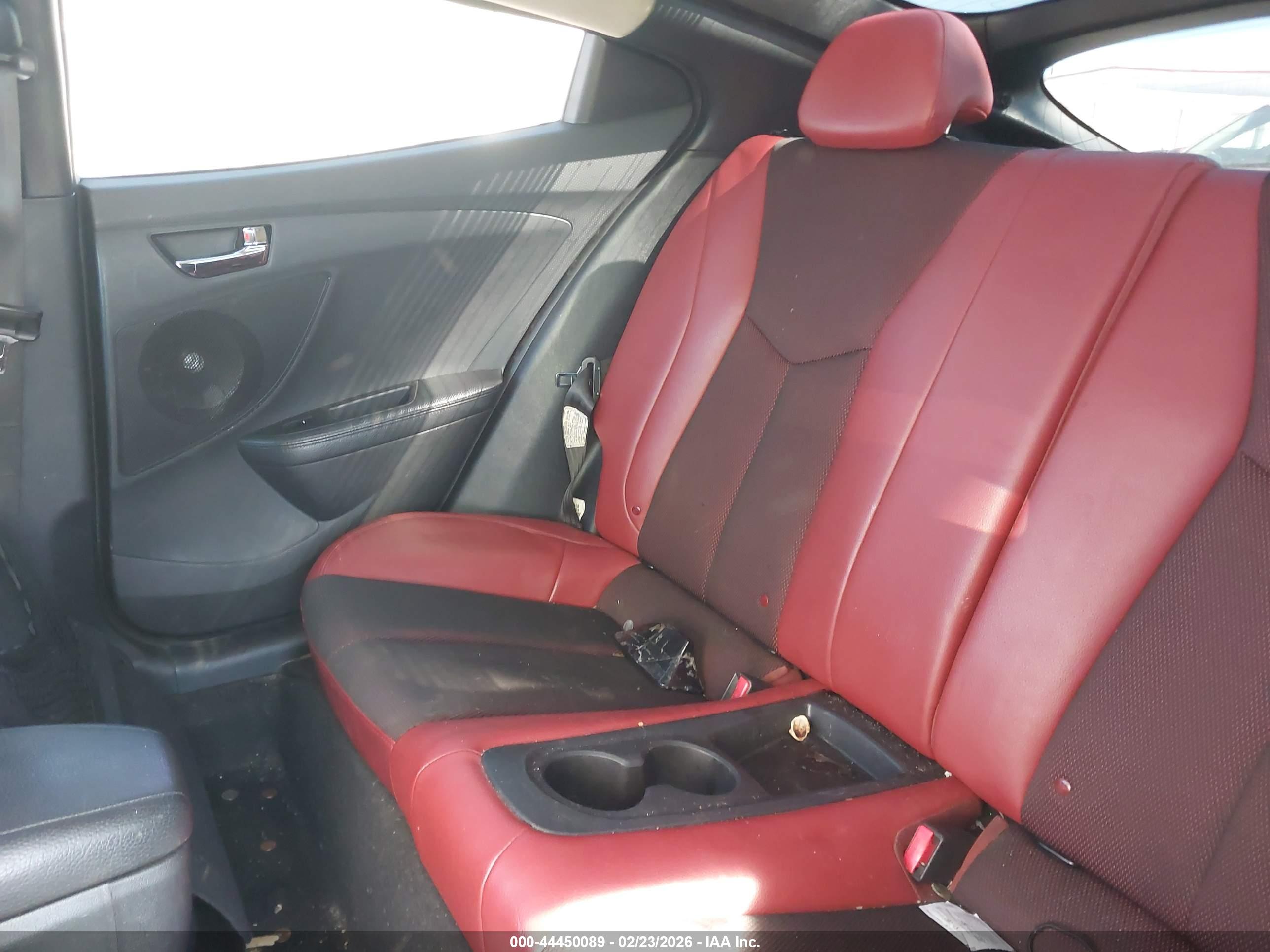 HYUNDAI VELOSTER image 8