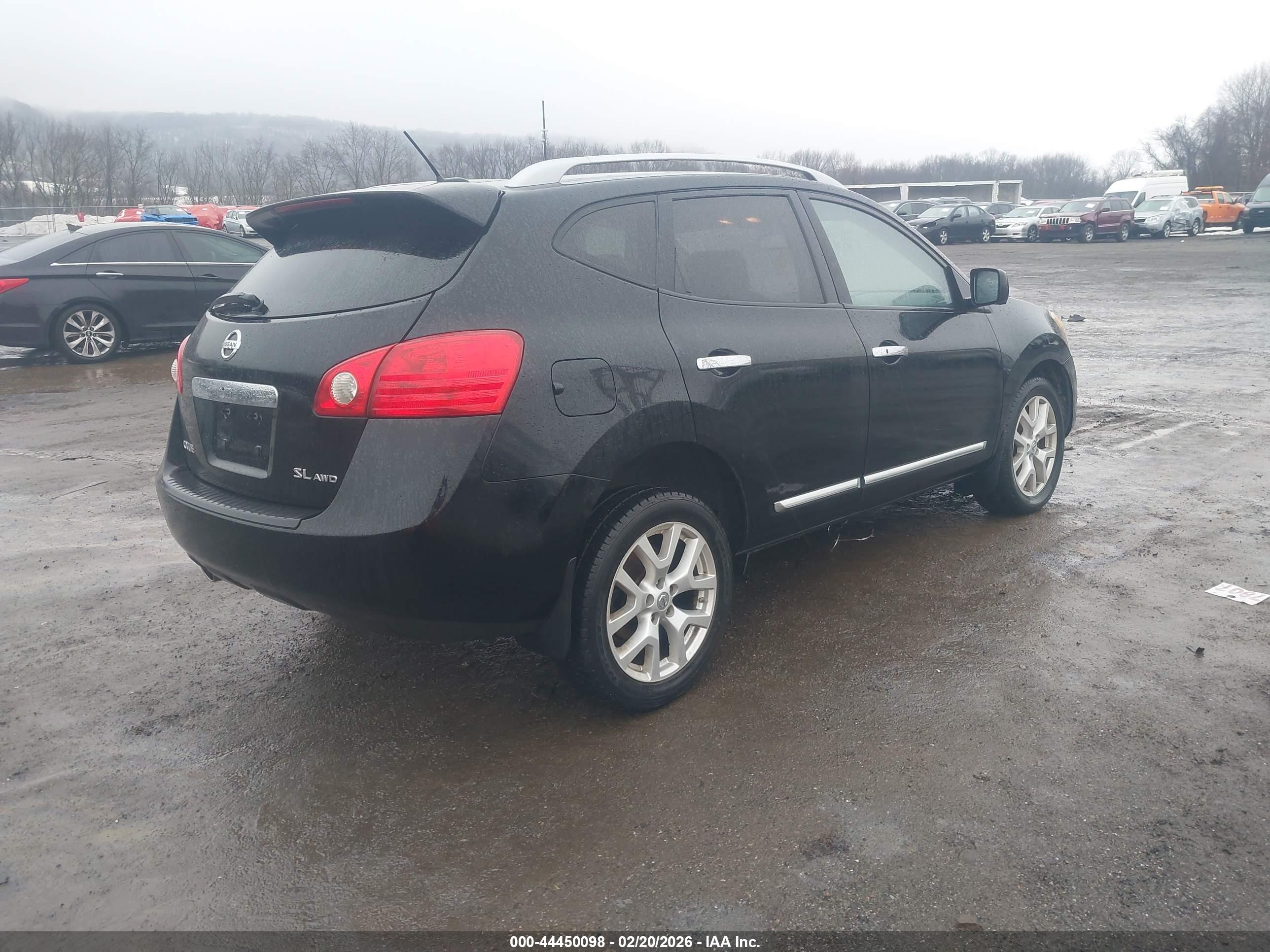 NISSAN ROGUE image 4