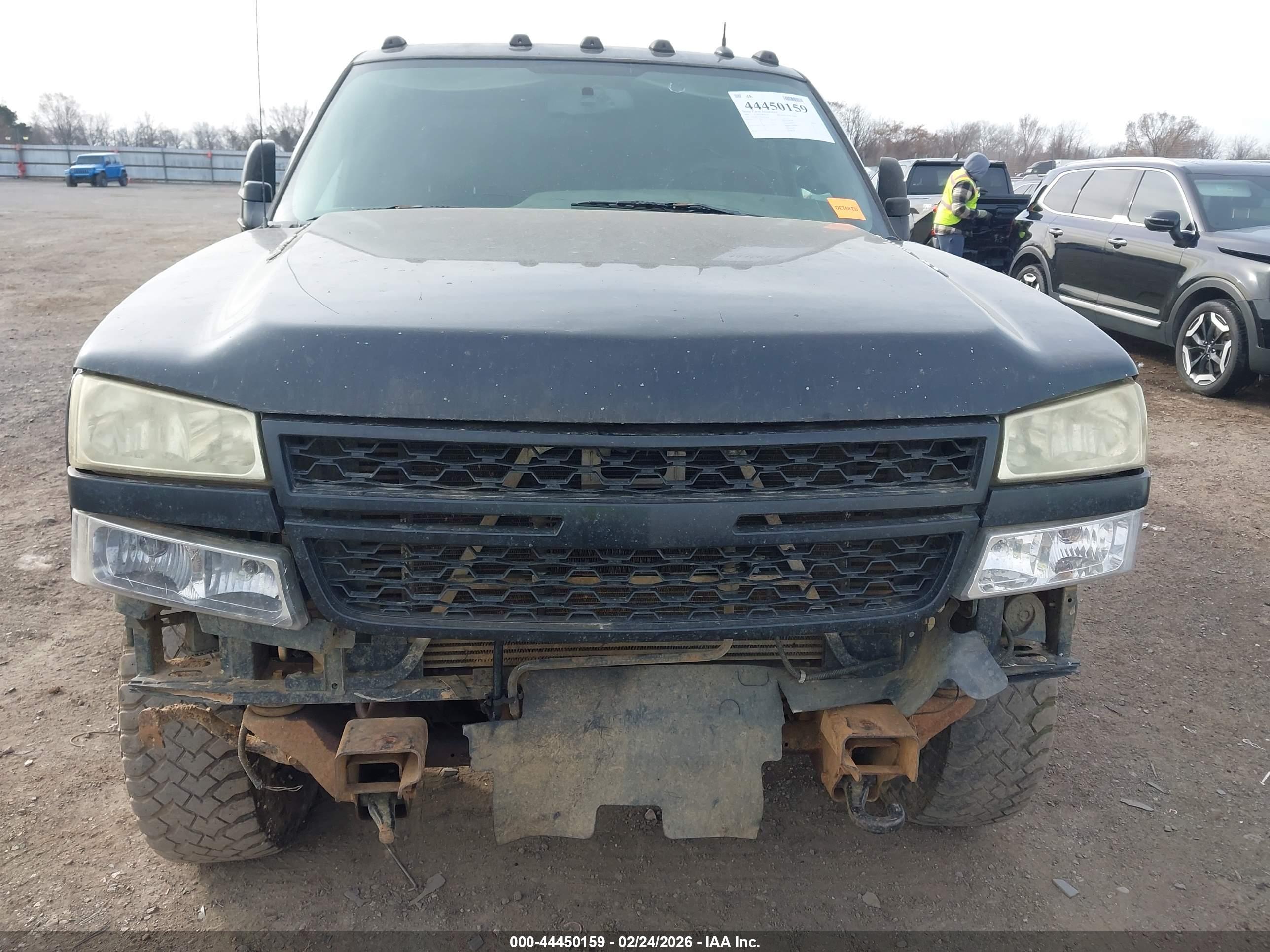 CHEVROLET SILVERADO image 6