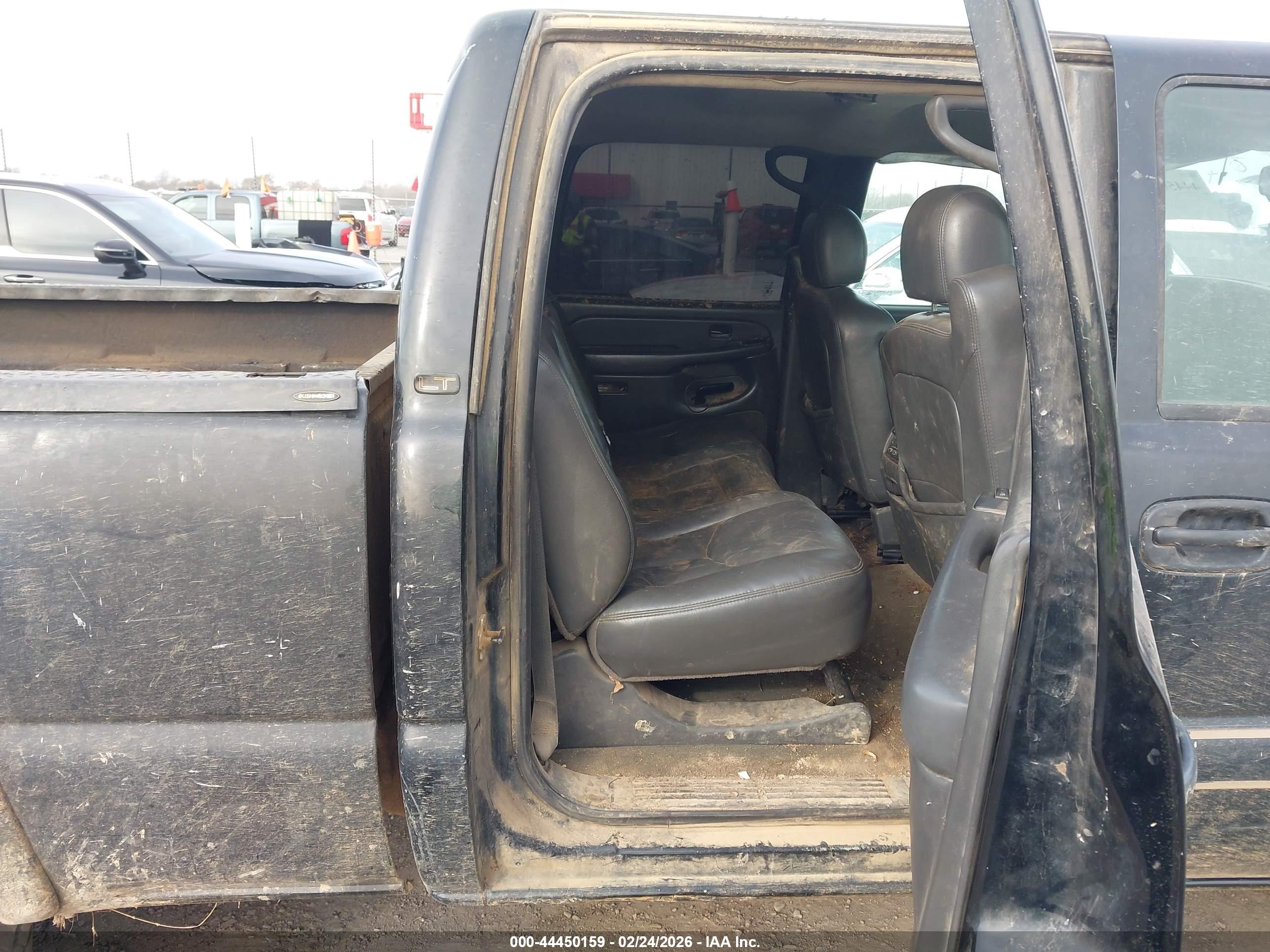 CHEVROLET SILVERADO image 8
