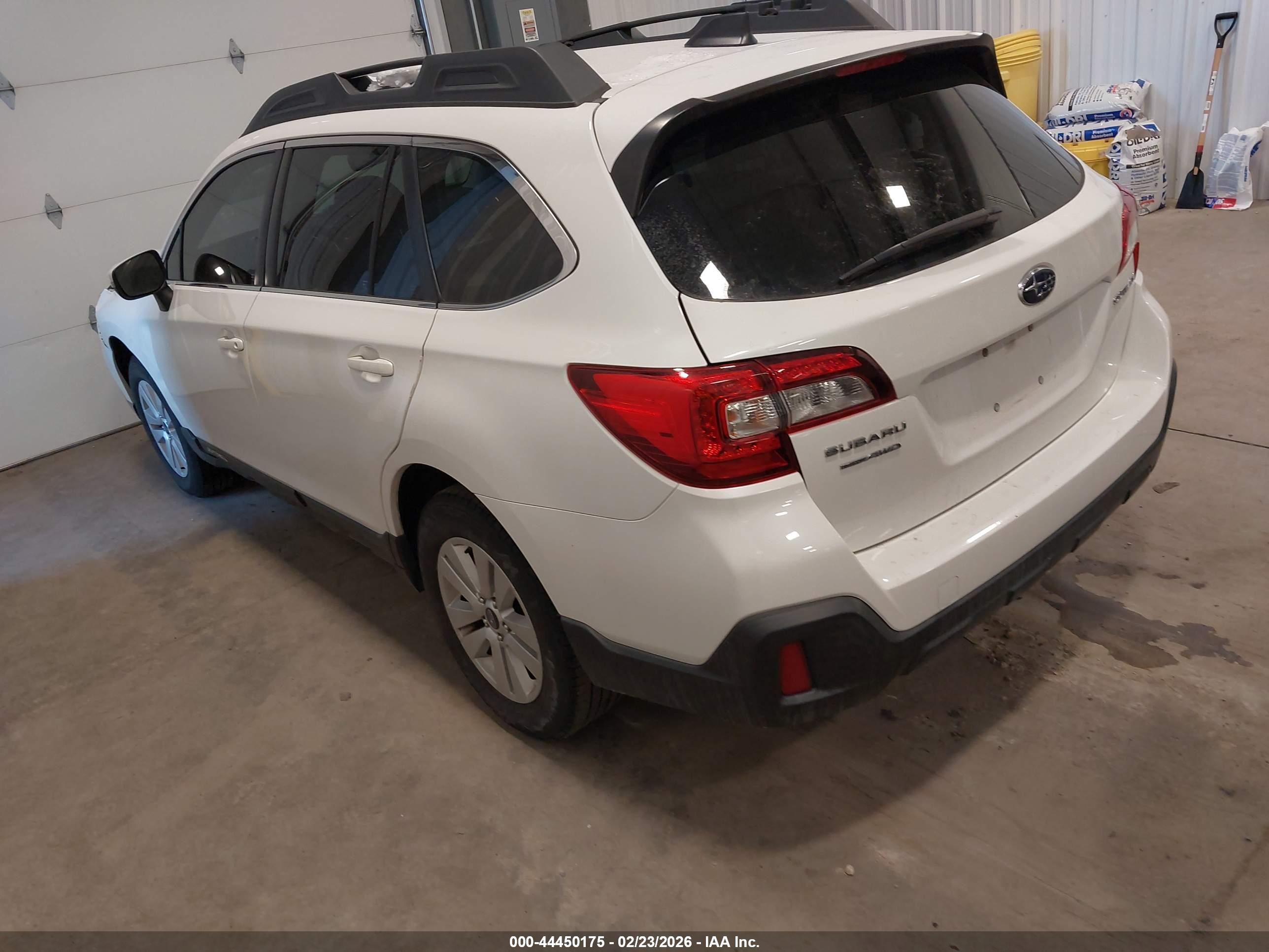 SUBARU OUTBACK image 3