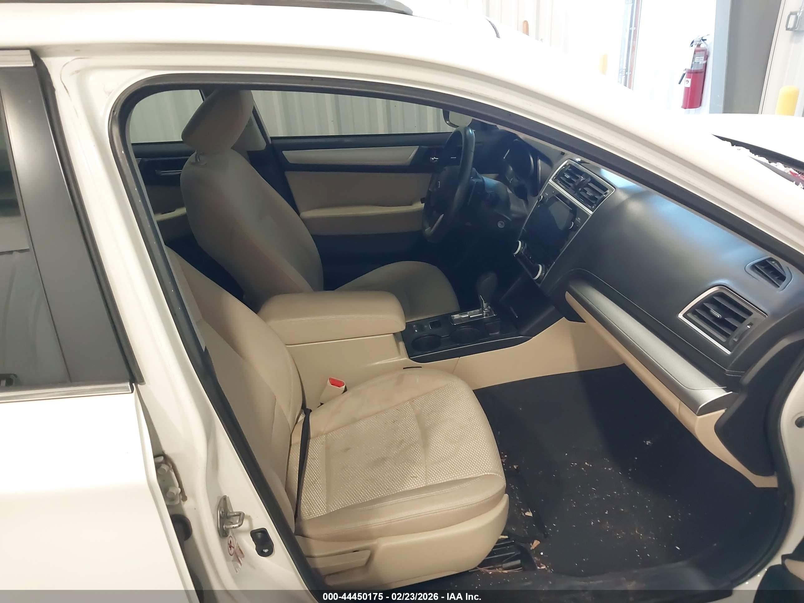 SUBARU OUTBACK image 5