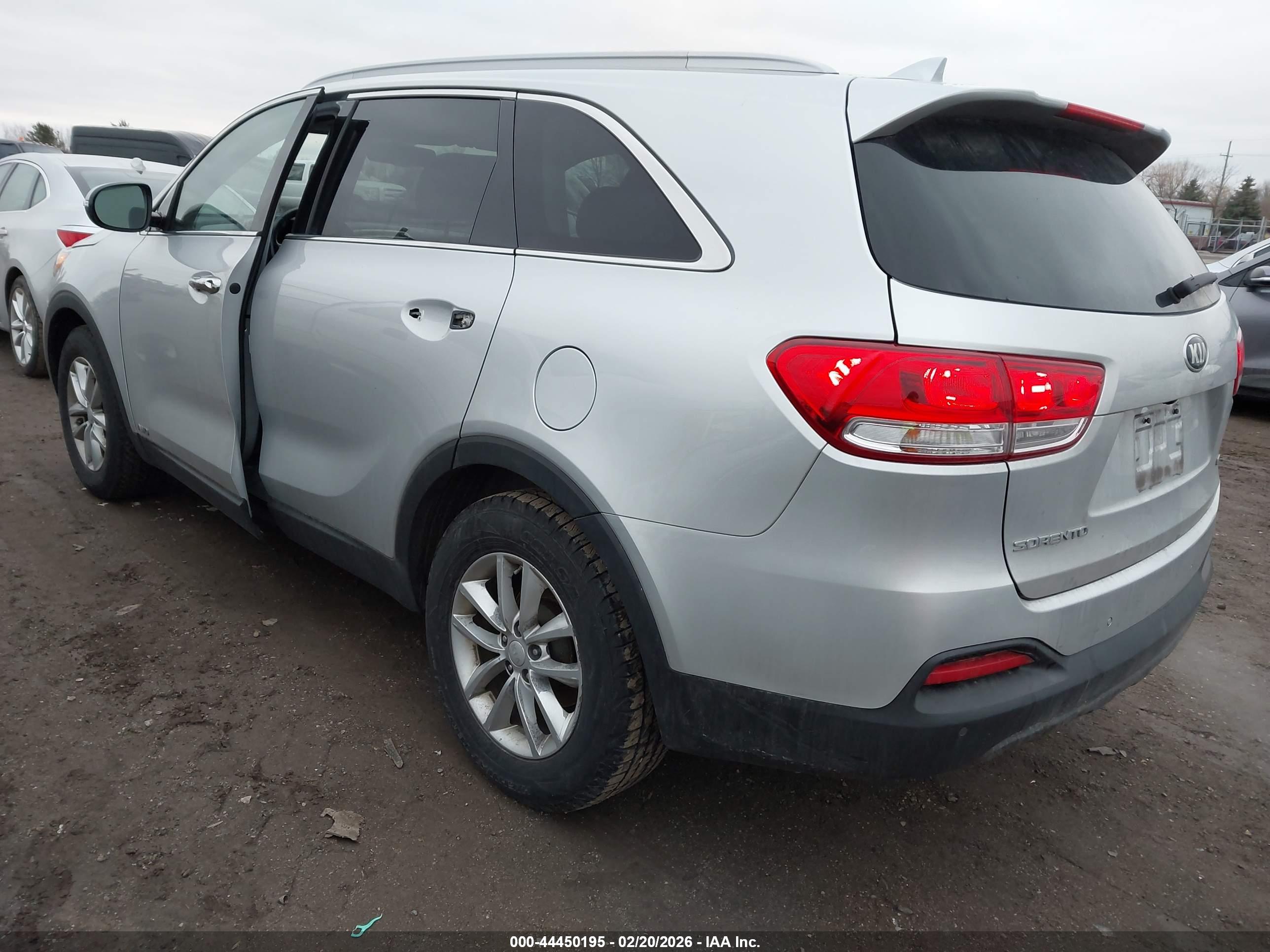 KIA SORENTO image 3