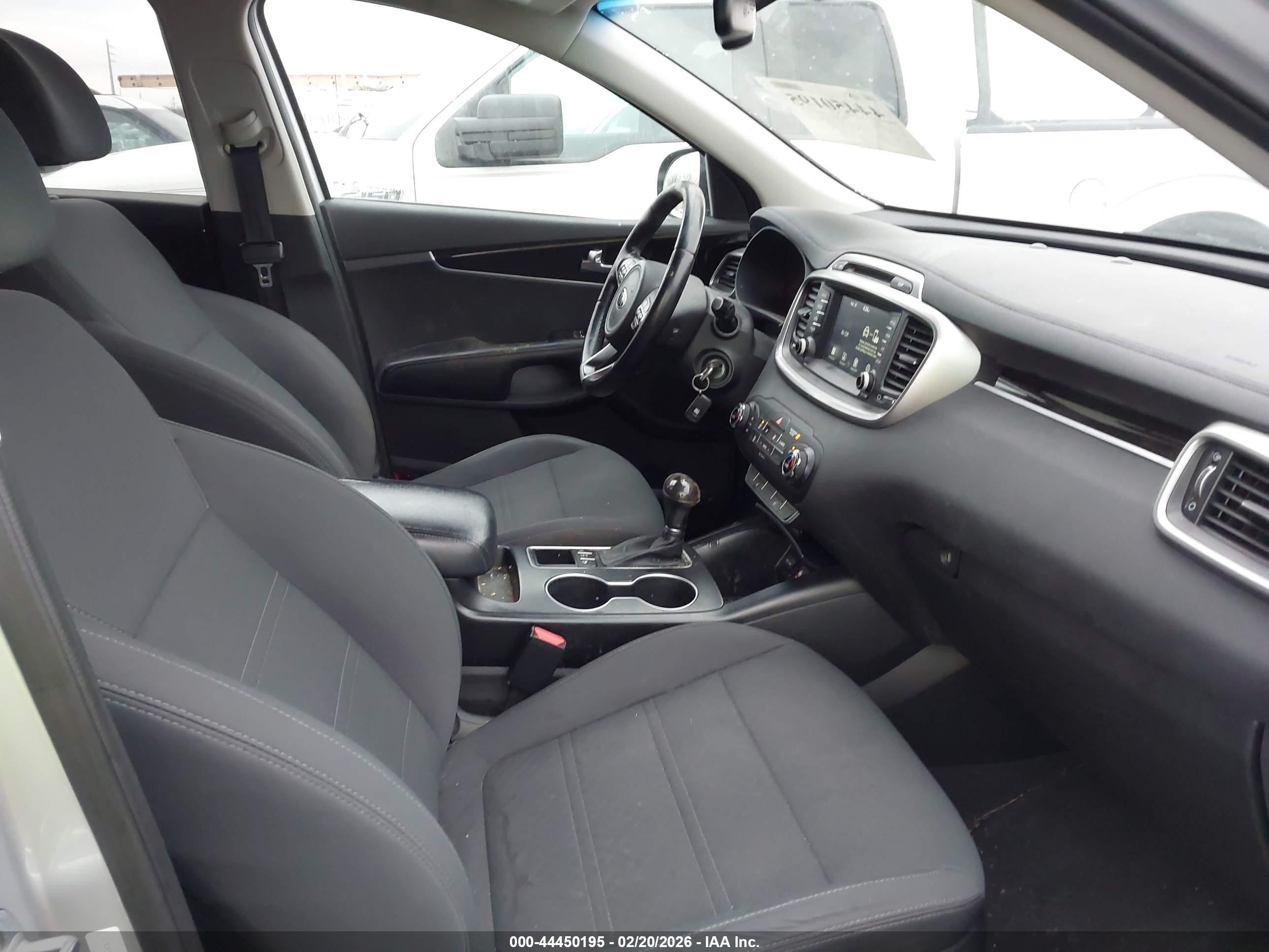 KIA SORENTO image 5