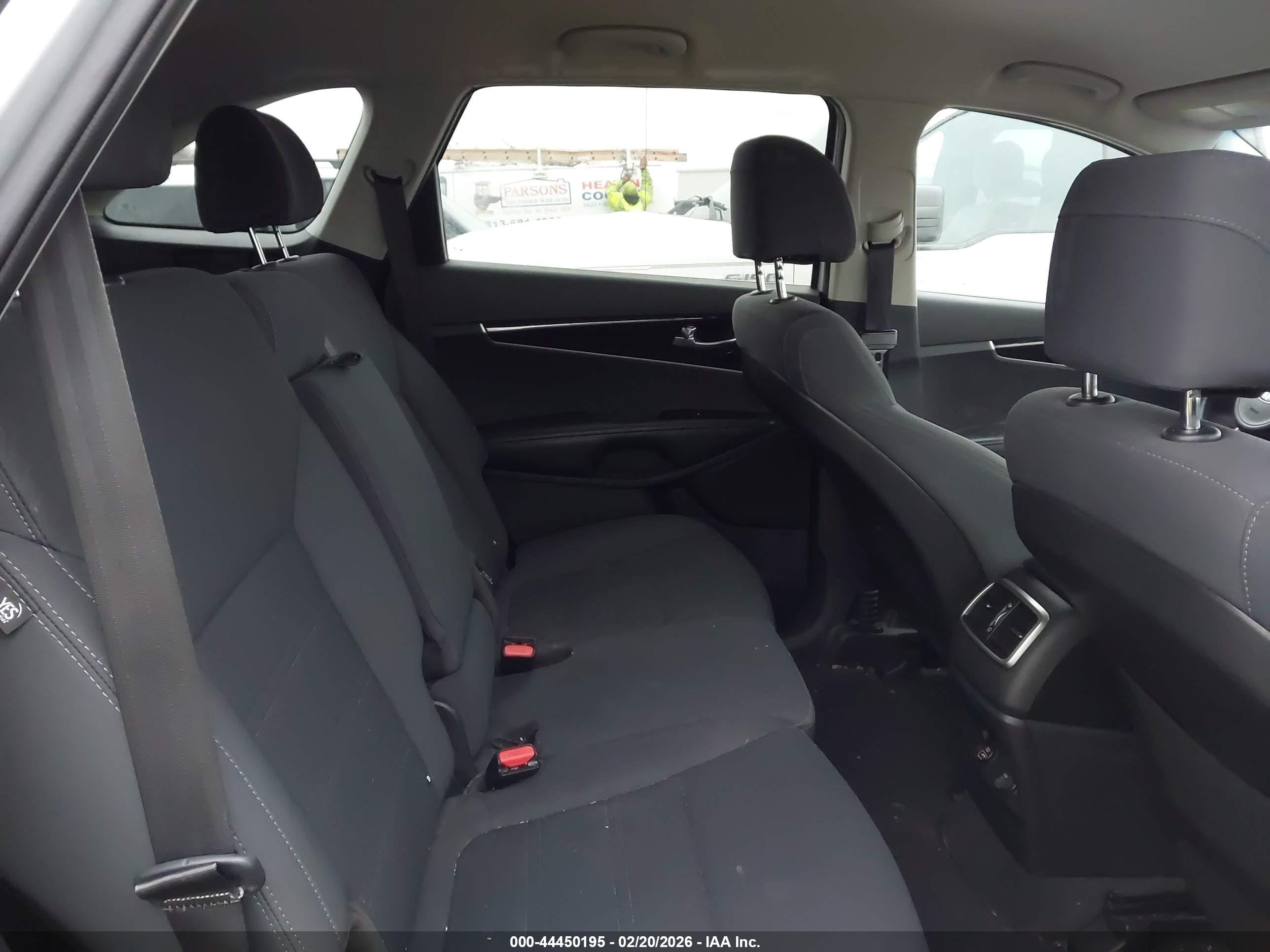 KIA SORENTO image 8