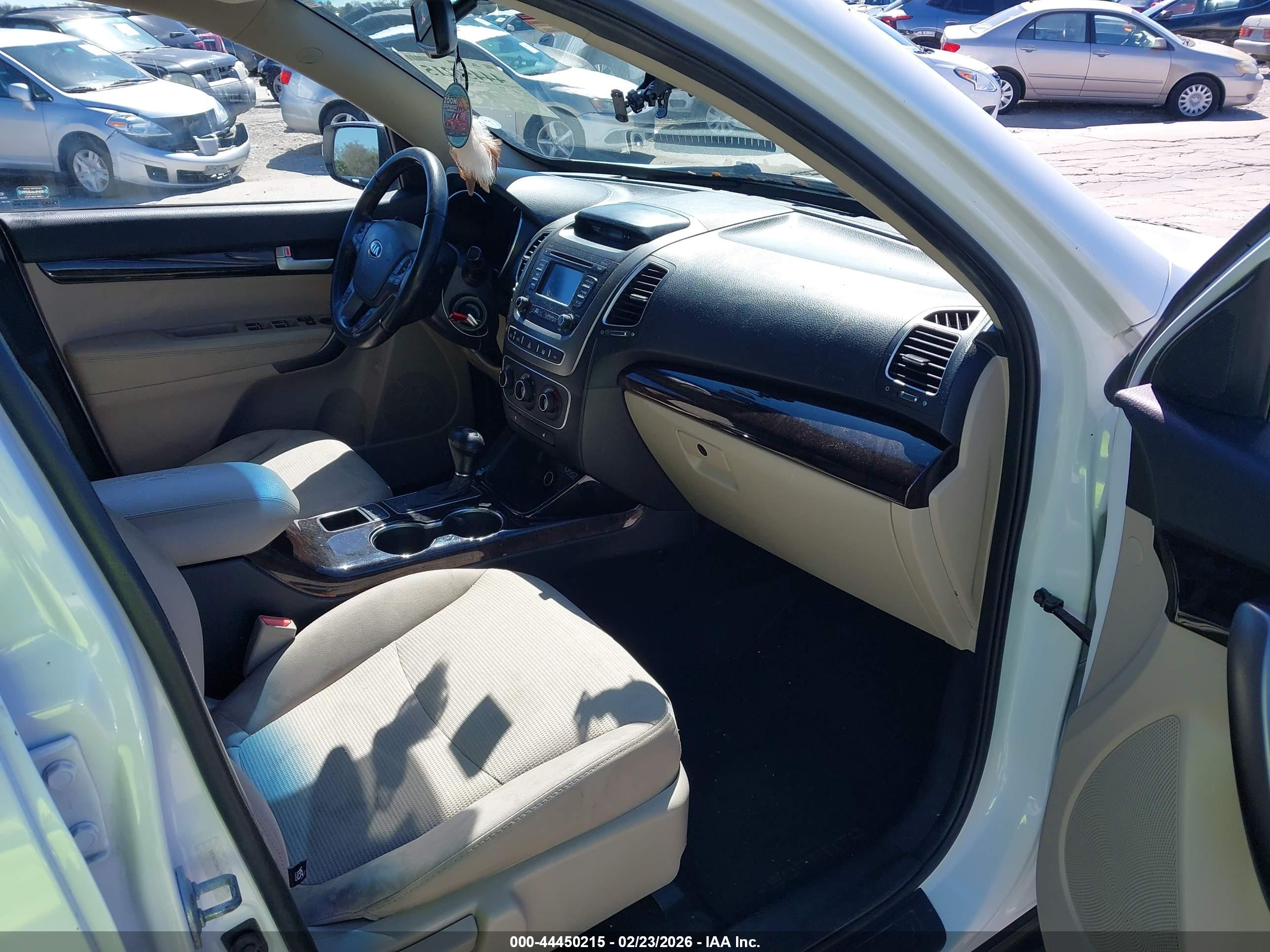 KIA SORENTO image 5
