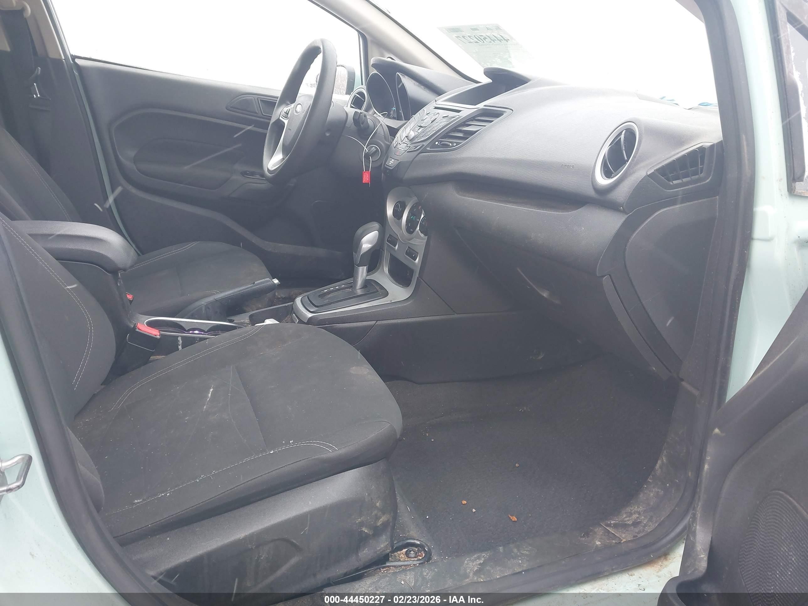 FORD FIESTA image 5