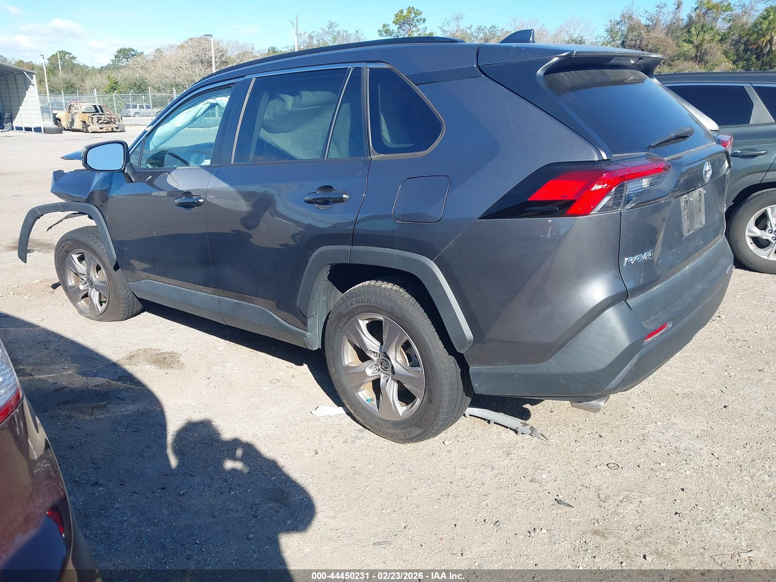 TOYOTA RAV4 image 3