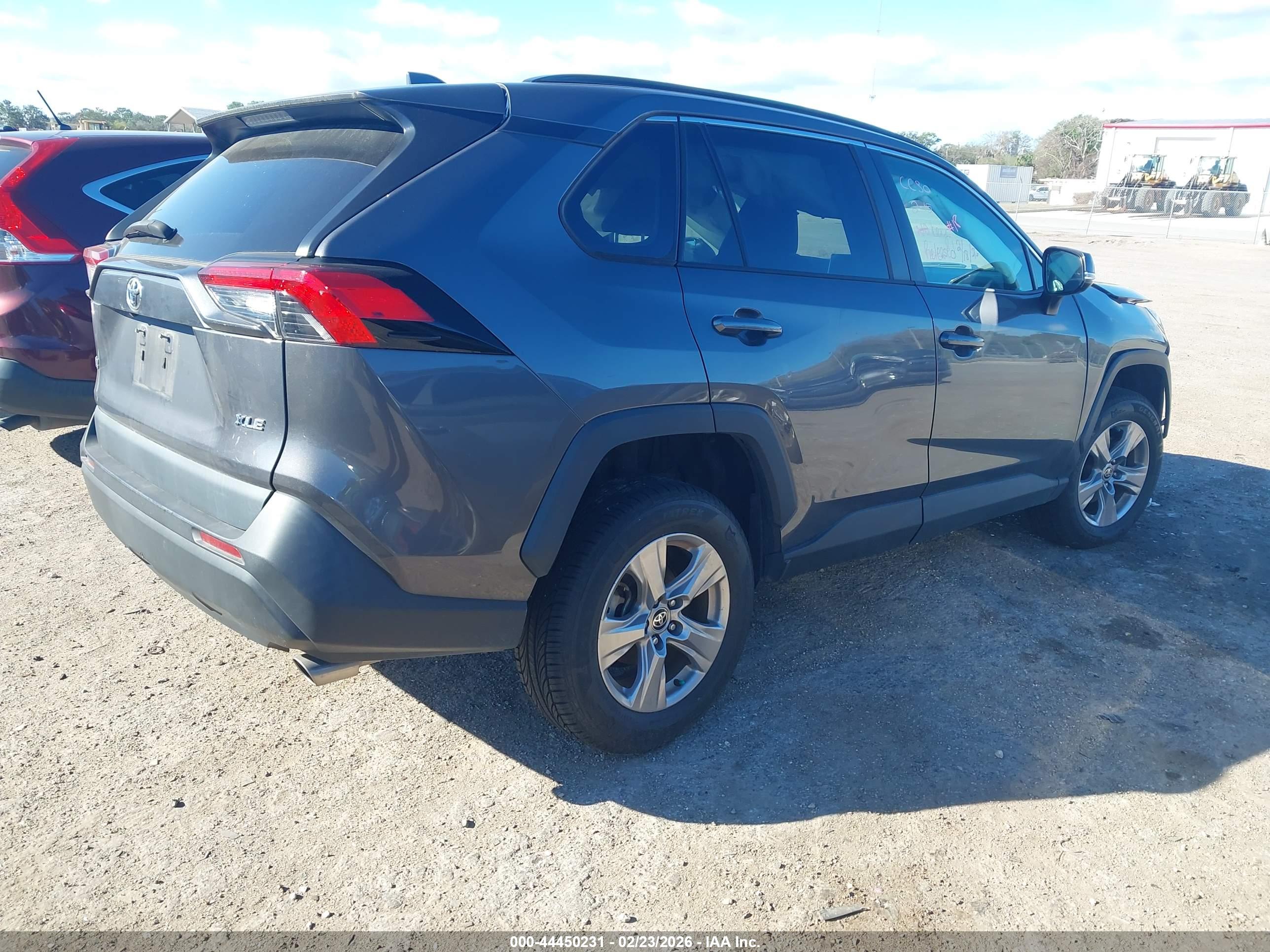 TOYOTA RAV4 image 4