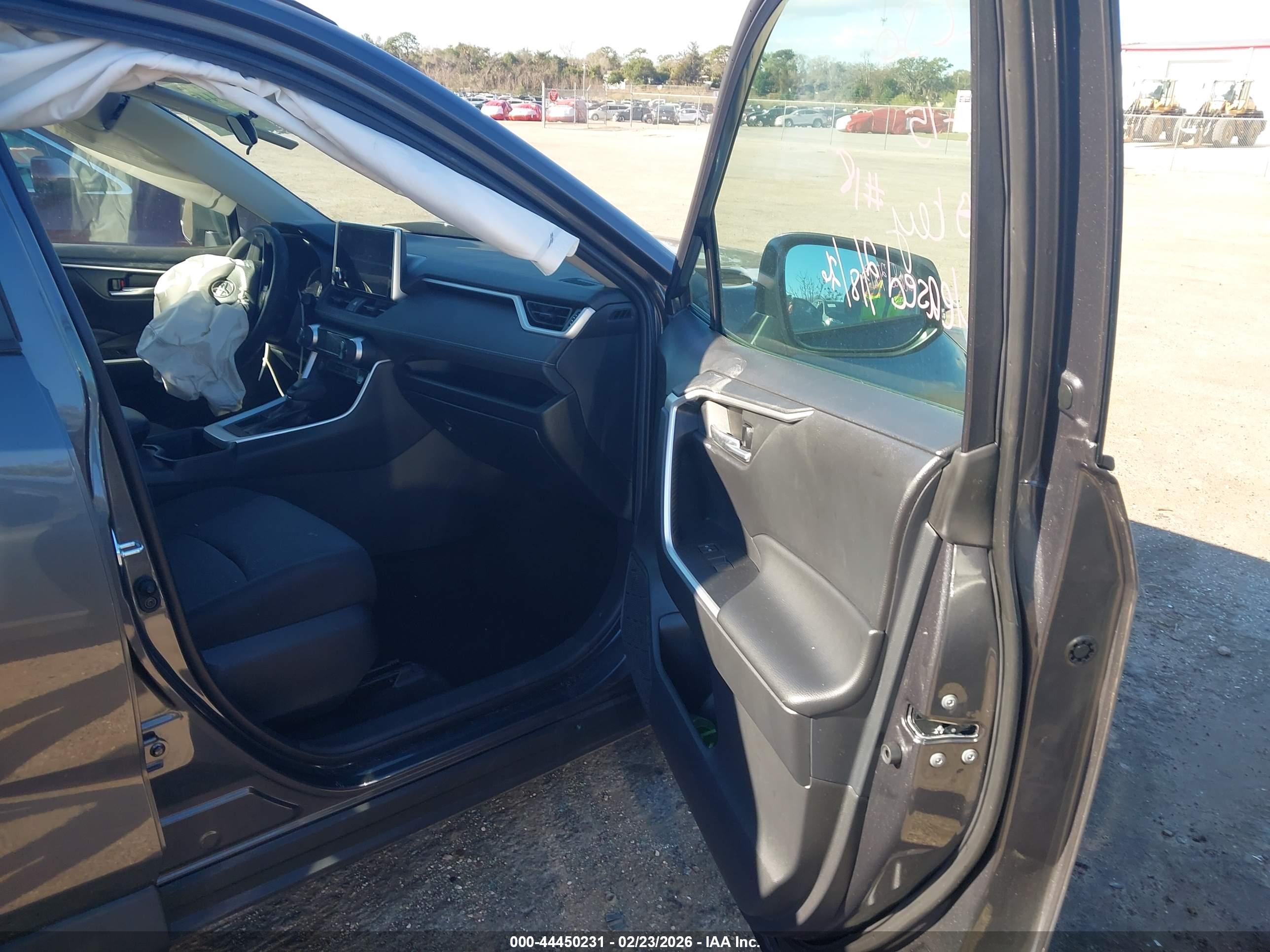TOYOTA RAV4 image 5