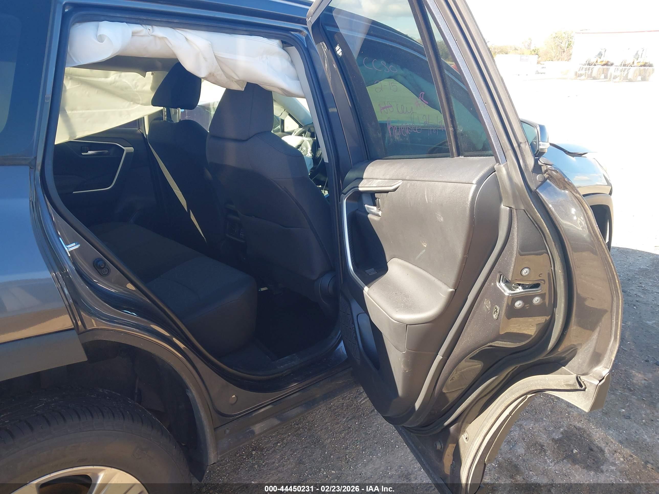 TOYOTA RAV4 image 8