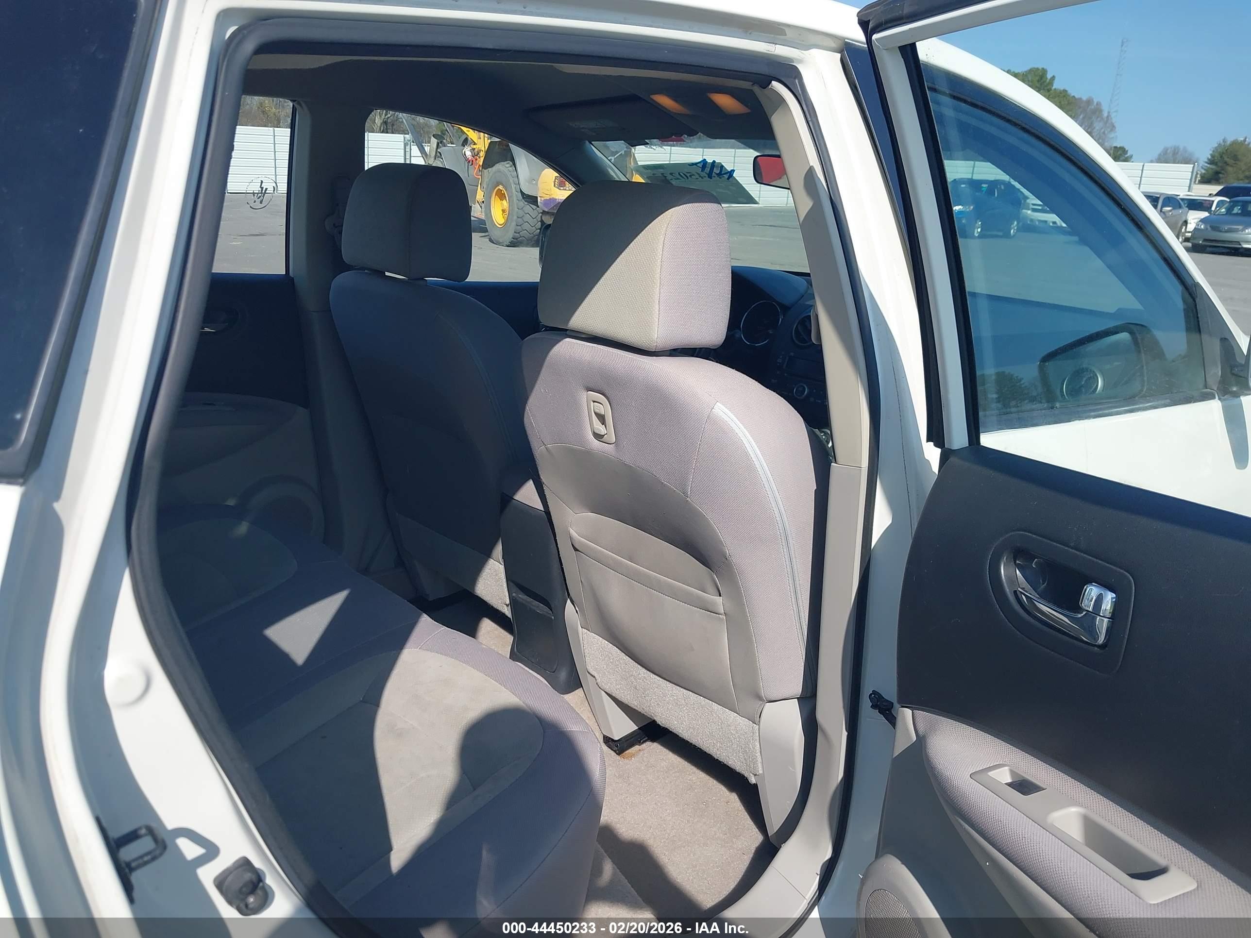 NISSAN ROGUE image 8