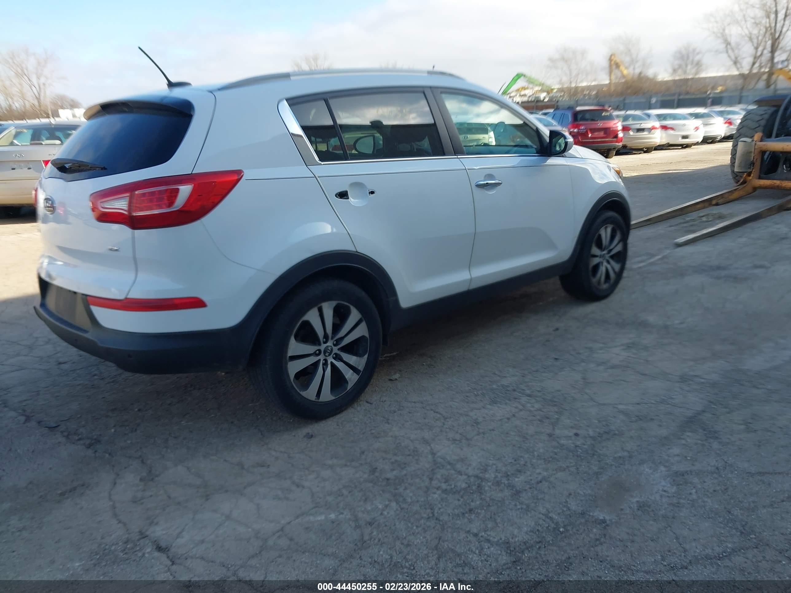 KIA SPORTAGE image 4