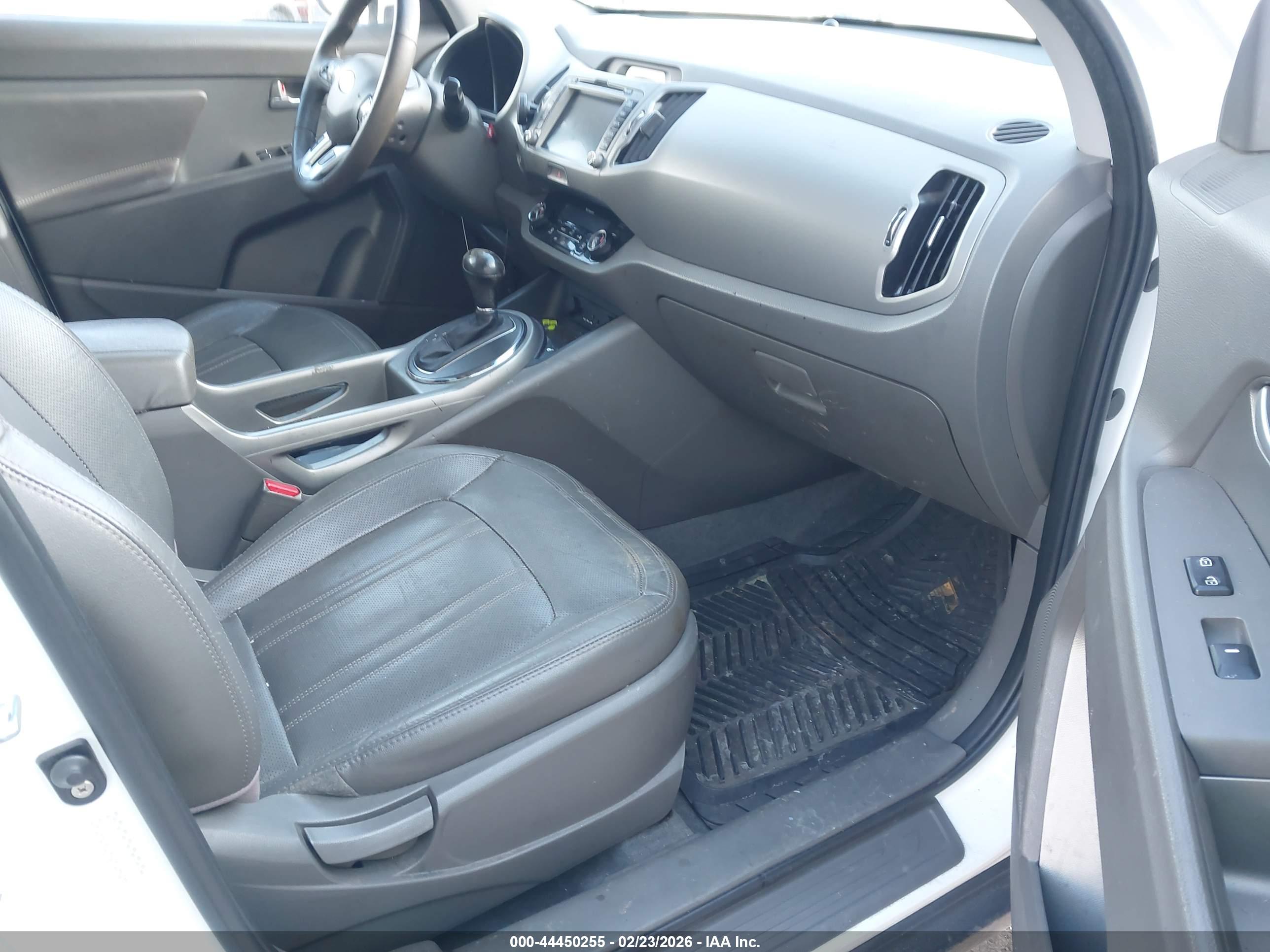 KIA SPORTAGE image 5