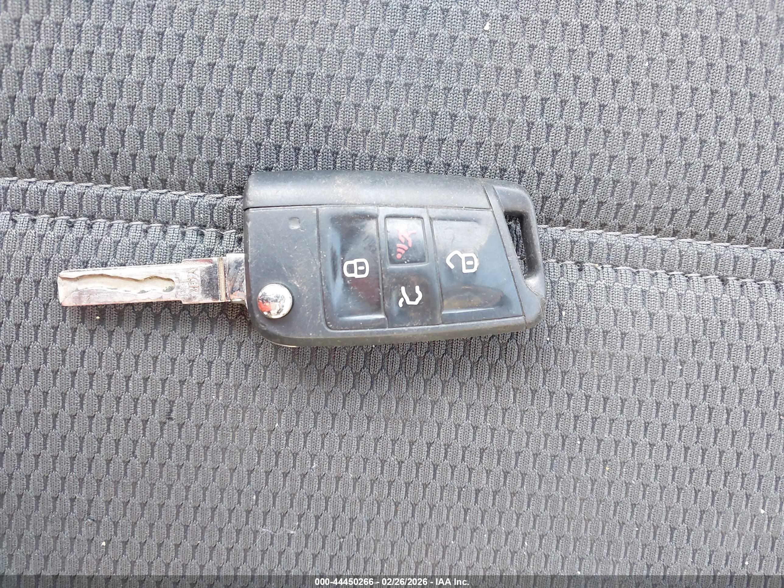 VOLKSWAGEN GOLF image 11