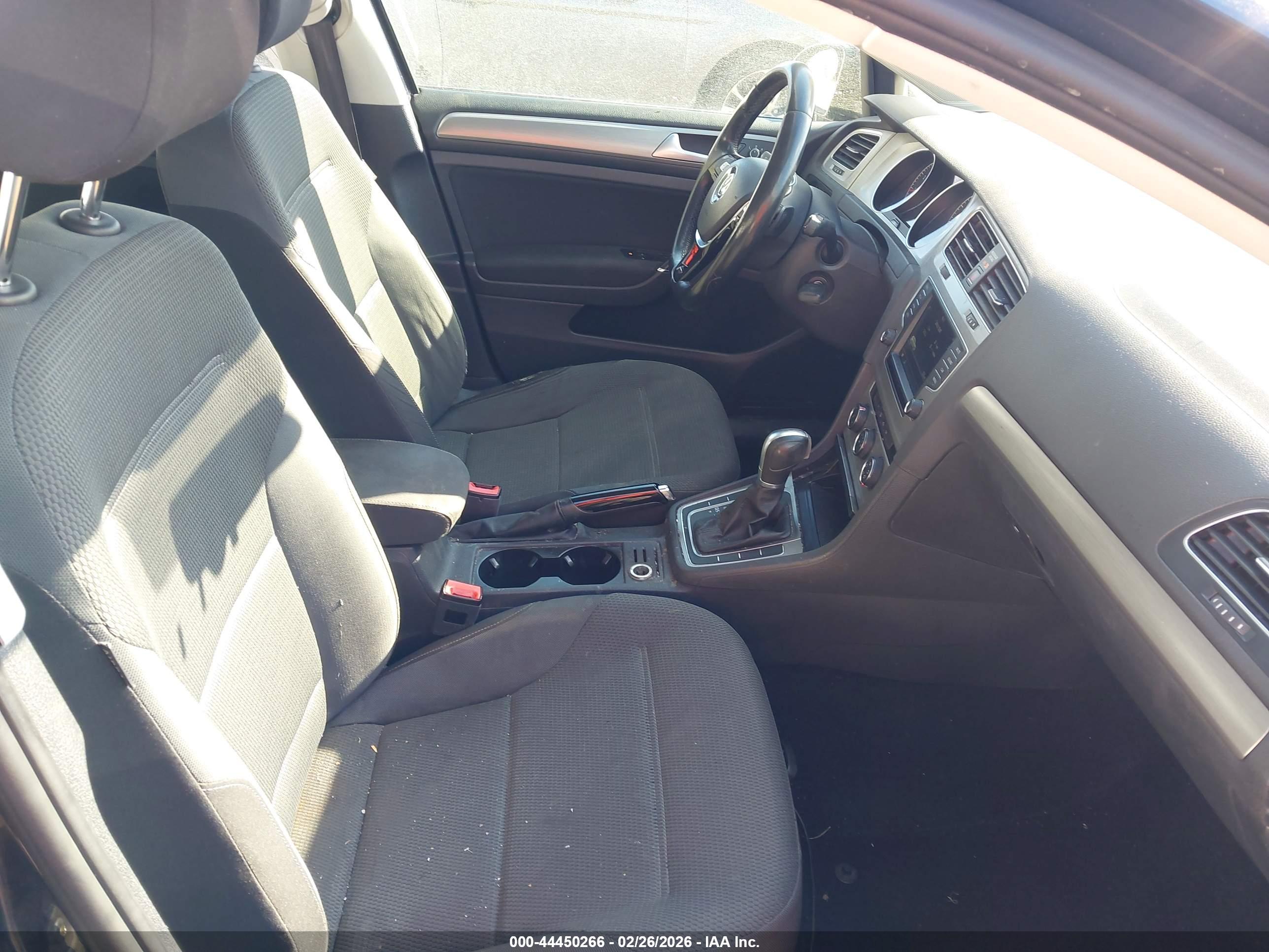 VOLKSWAGEN GOLF image 5